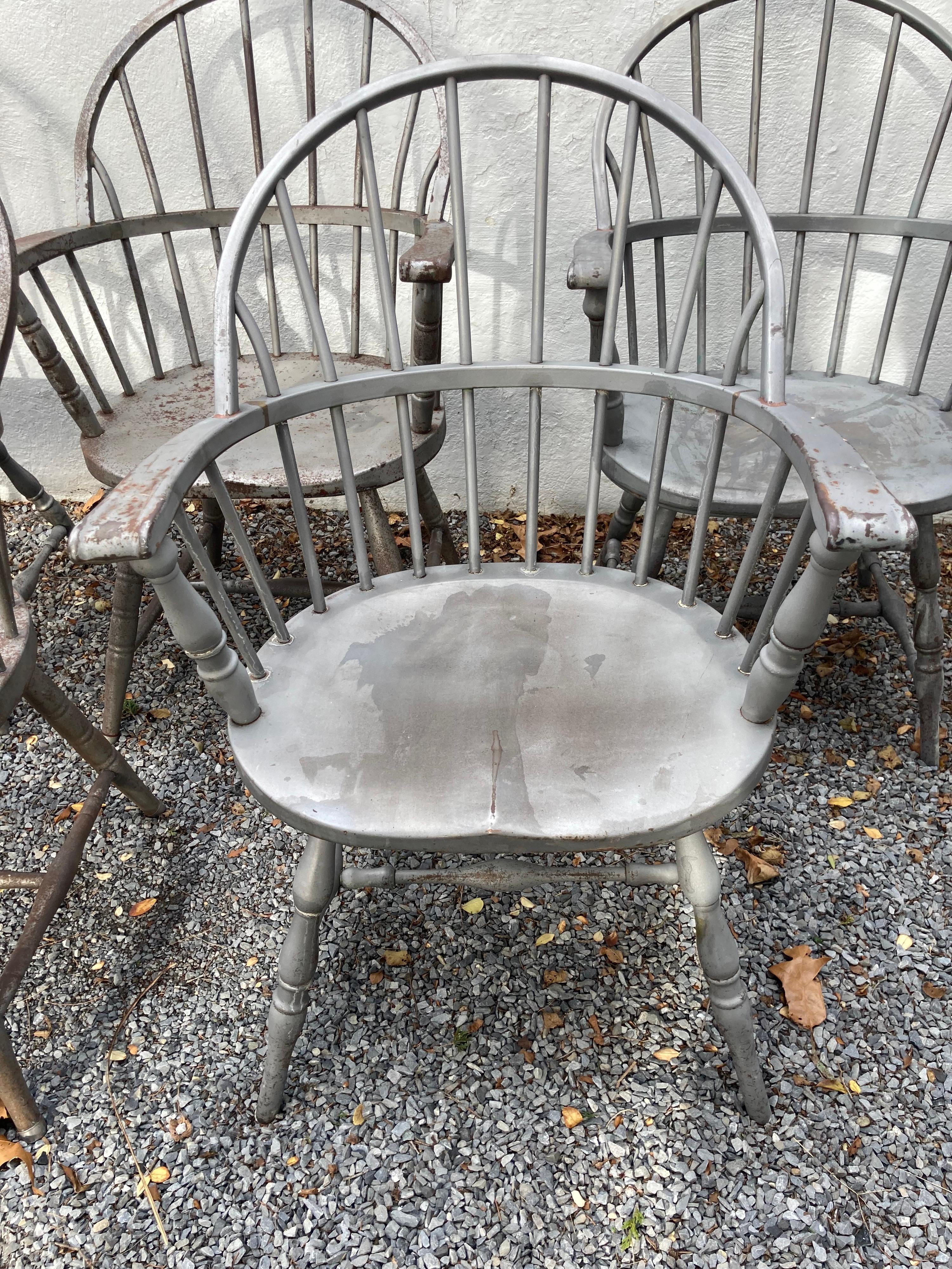 Rare ensemble de 6 chaises Windsor en métal État moyen - En vente à East Hampton, NY