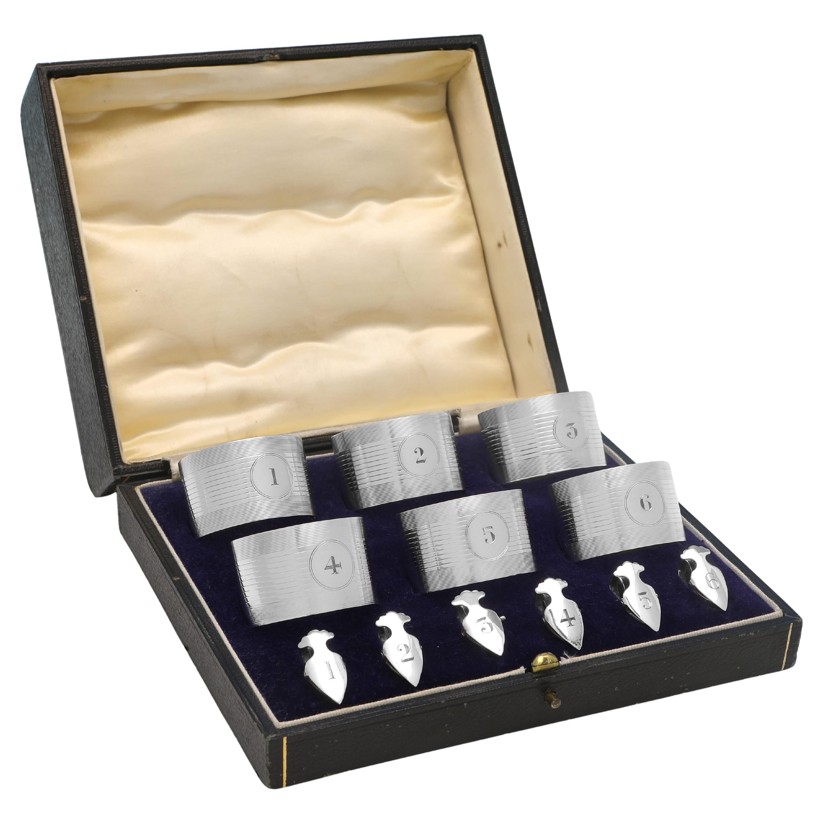 Raro juego de 6 servilleteros de plata de ley y pinzas para servilletas a juego fabricados en 1925
