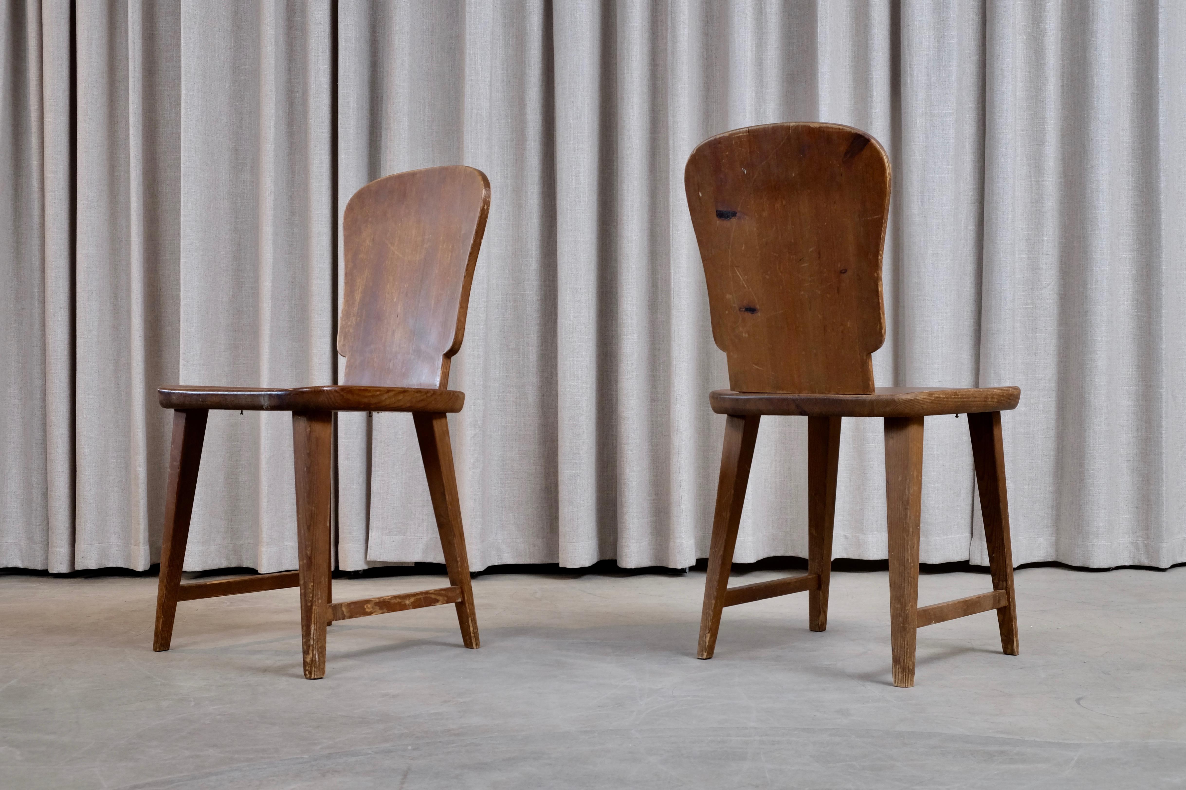 Stained pine. Produced in Sweden, 1940s

Please note: cabinet, dining table, side table and armchair available from the same serie.
    
     