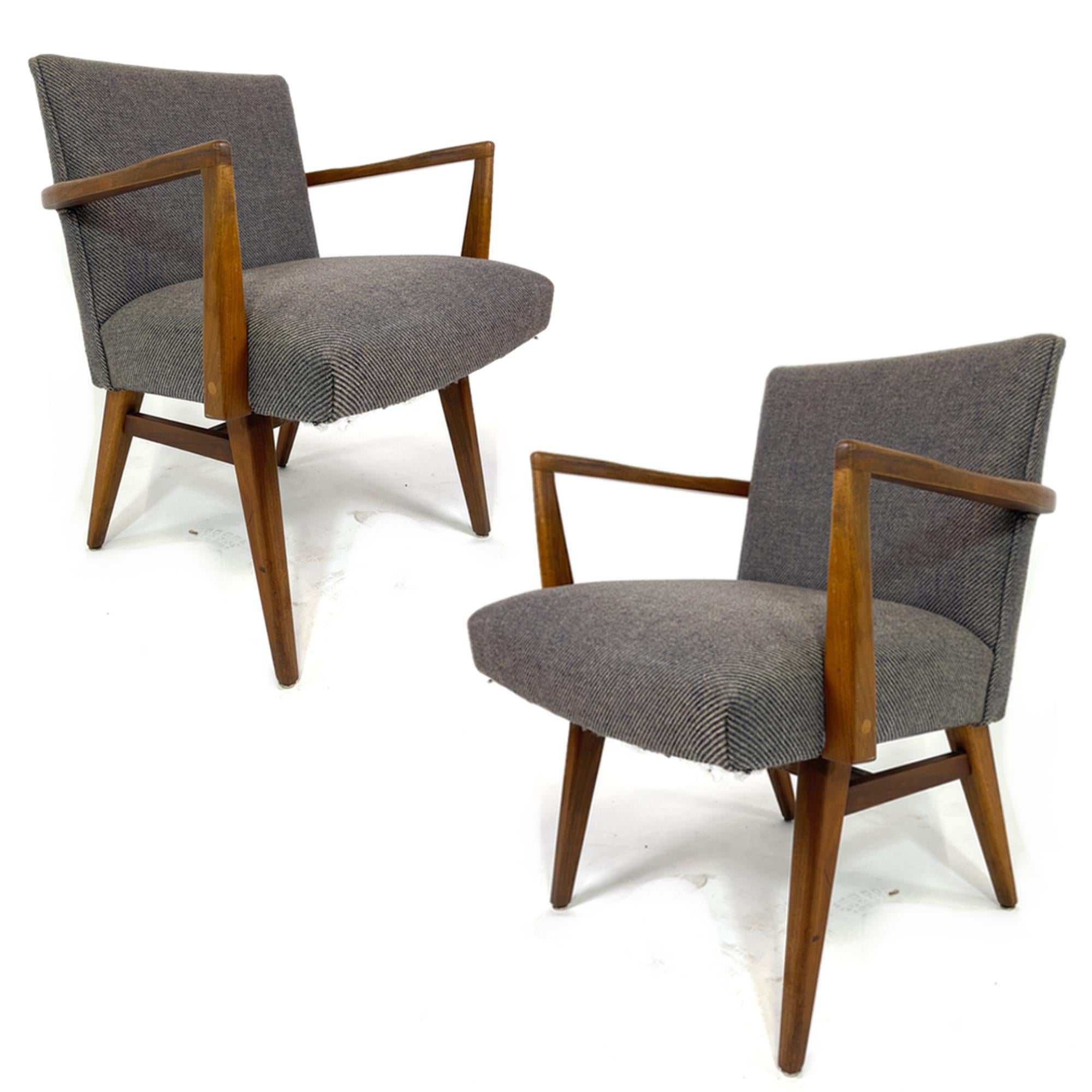 Rare Set of 8 Jens Risom Upholstered and Walnut Dining Chairs Model #205 In Good Condition In Hudson, NY