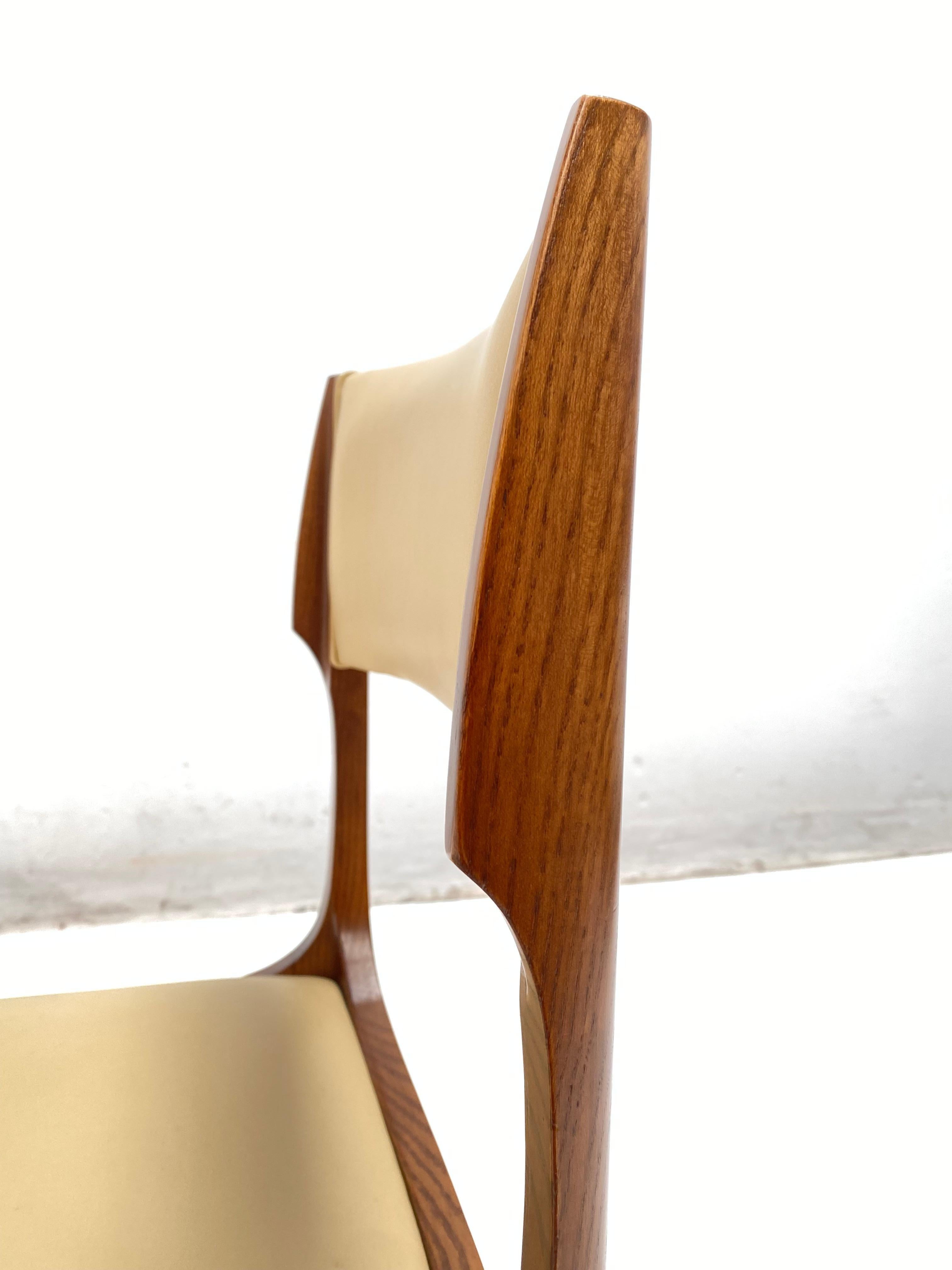 Hard to find large set of eight Leather and Ashwood 'Elisabetta' Dining Chairs designed by Giuseppe Gibelli for Sormani, Italy 1962


The chairs are made of solid stained Ash wood and feature straight legs and gently convex-concave shaped