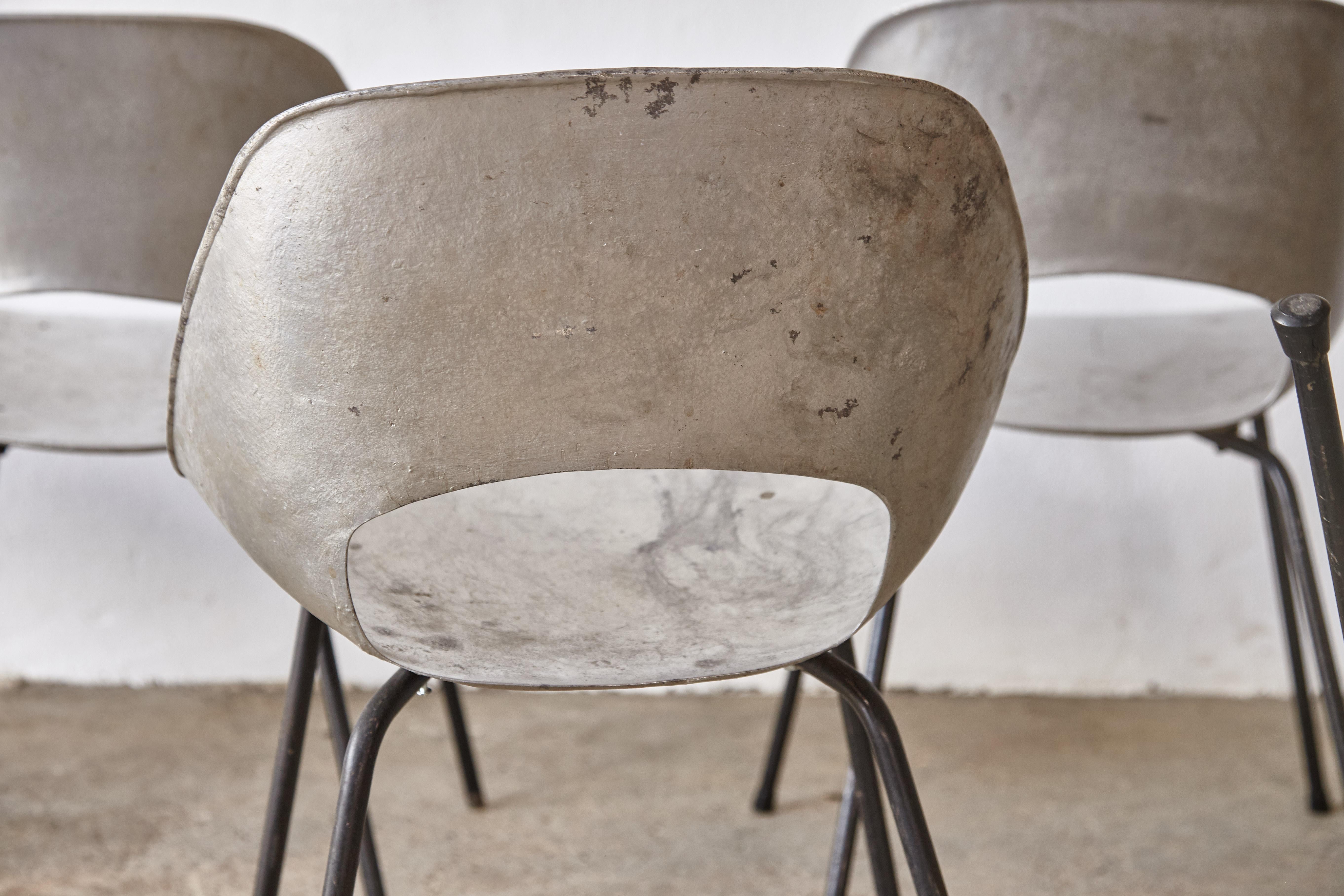 Rare ensemble de 8 chaises Tulipe en fonte d'aluminium de Pierre Guariche, années 1950, France 8