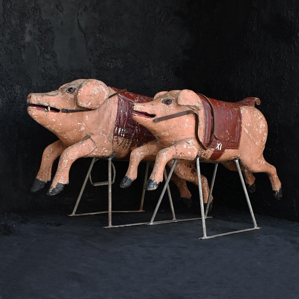 Arte popolare Raro set di figure di maiali da carosello in legno intagliato dell'Antique French Limonaire Frères in vendita