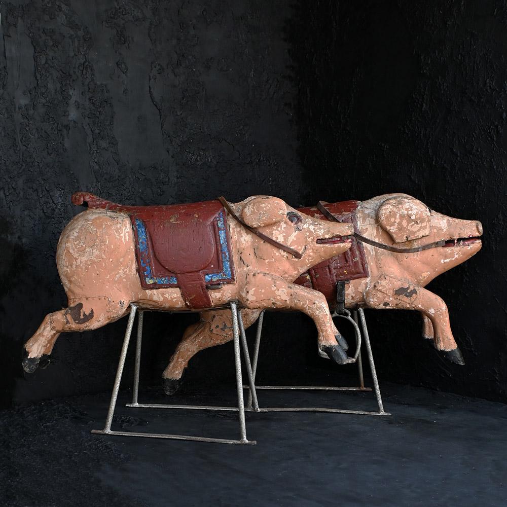 Francese Raro set di figure di maiali da carosello in legno intagliato dell'Antique French Limonaire Frères in vendita