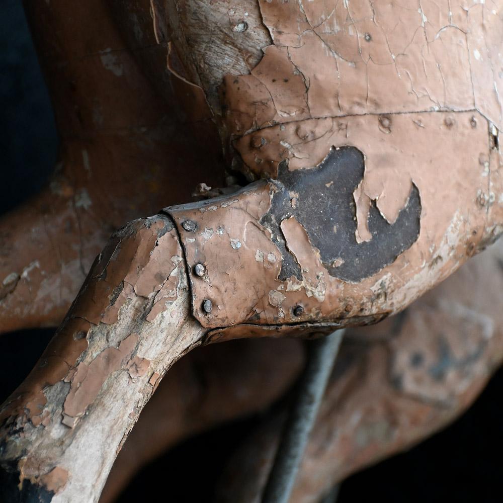 Intagliato a mano Raro set di figure di maiali da carosello in legno intagliato dell'Antique French Limonaire Frères in vendita