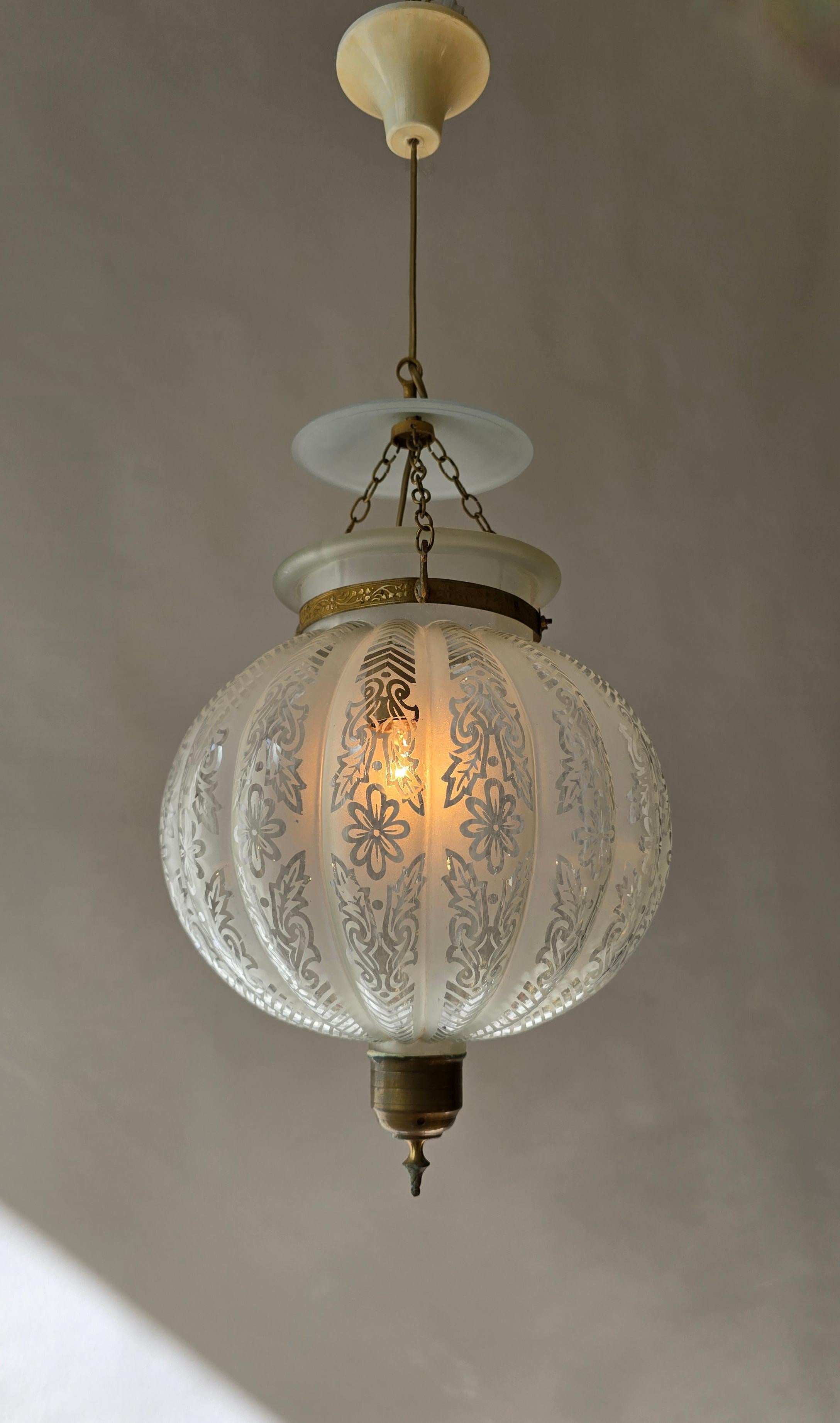 Paire de rares lanternes vénitiennes de Murano en forme de cloche avec verre gravé en vente 3