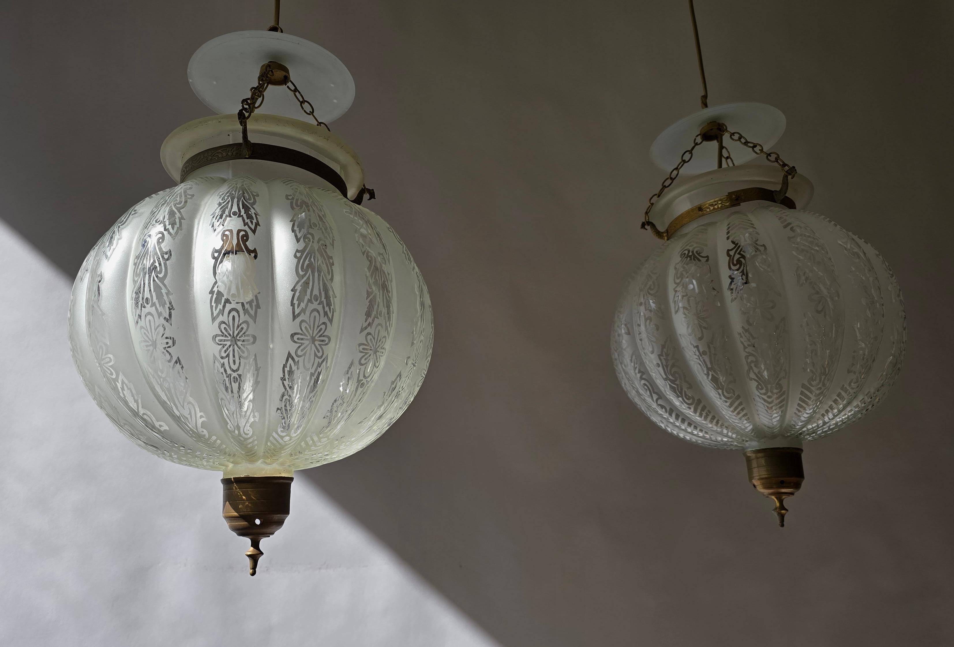 italien Paire de rares lanternes vénitiennes de Murano en forme de cloche avec verre gravé en vente