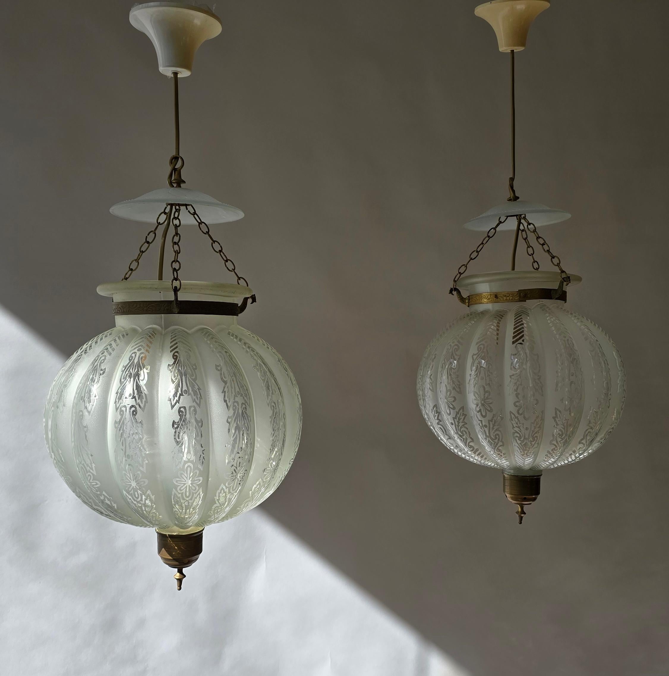Paire de rares lanternes vénitiennes de Murano en forme de cloche avec verre gravé Bon état - En vente à Antwerp, BE