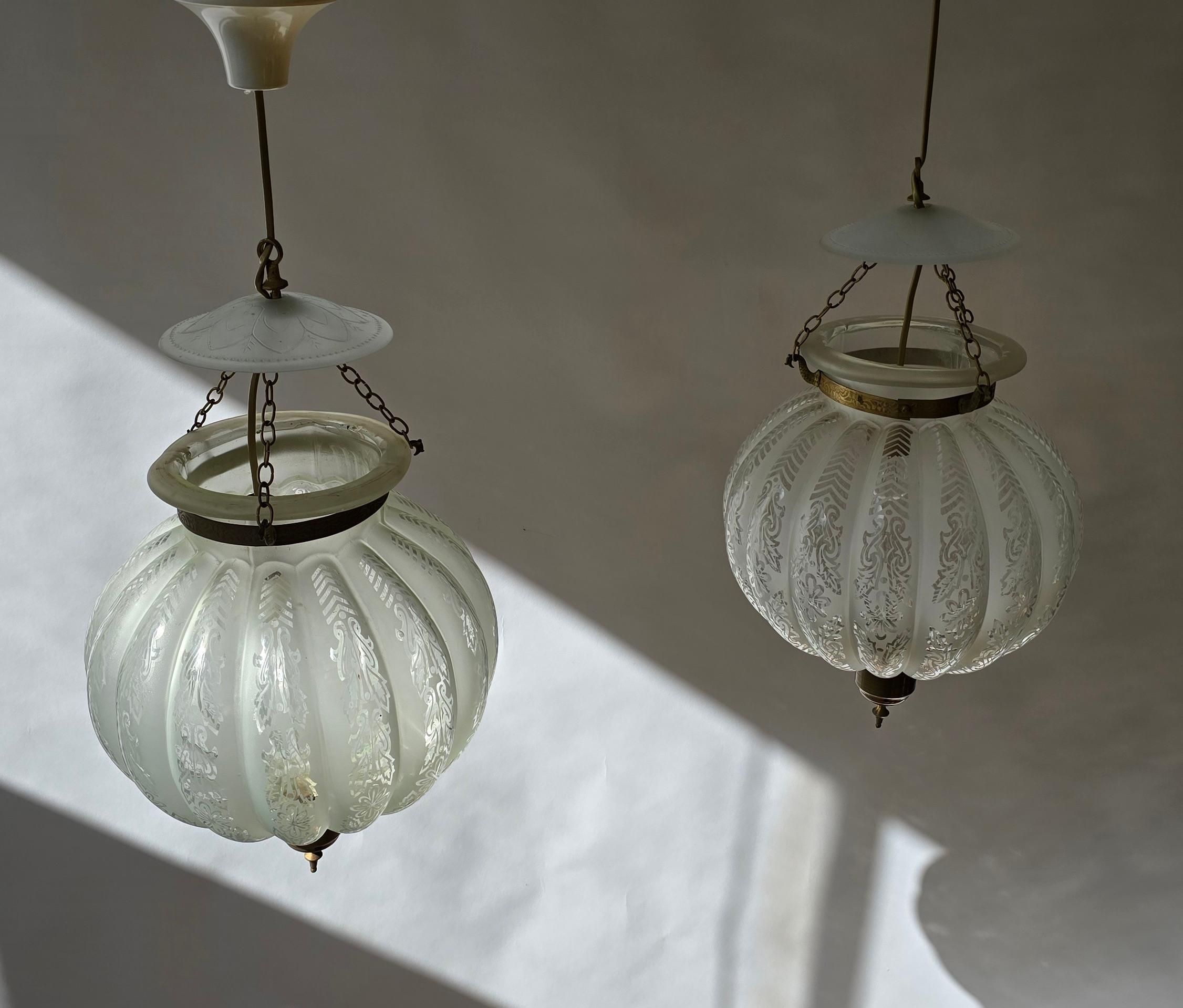 XIXe siècle Paire de rares lanternes vénitiennes de Murano en forme de cloche avec verre gravé en vente