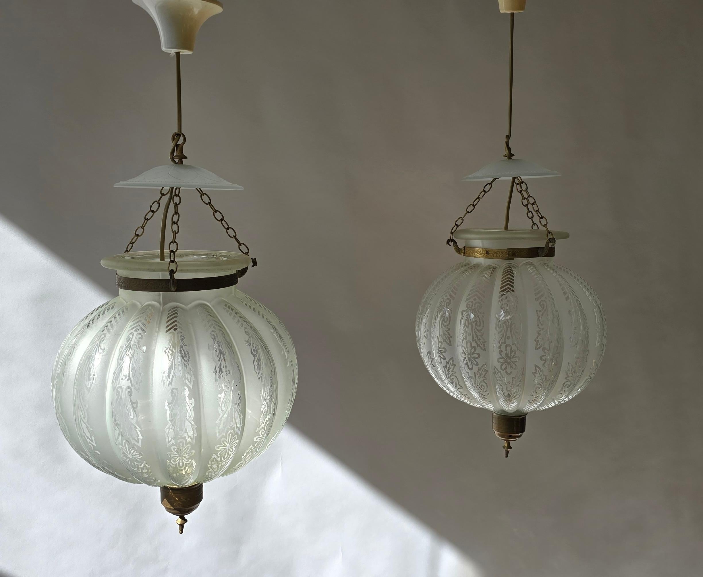 Paire de rares lanternes vénitiennes de Murano en forme de cloche avec verre gravé en vente 1