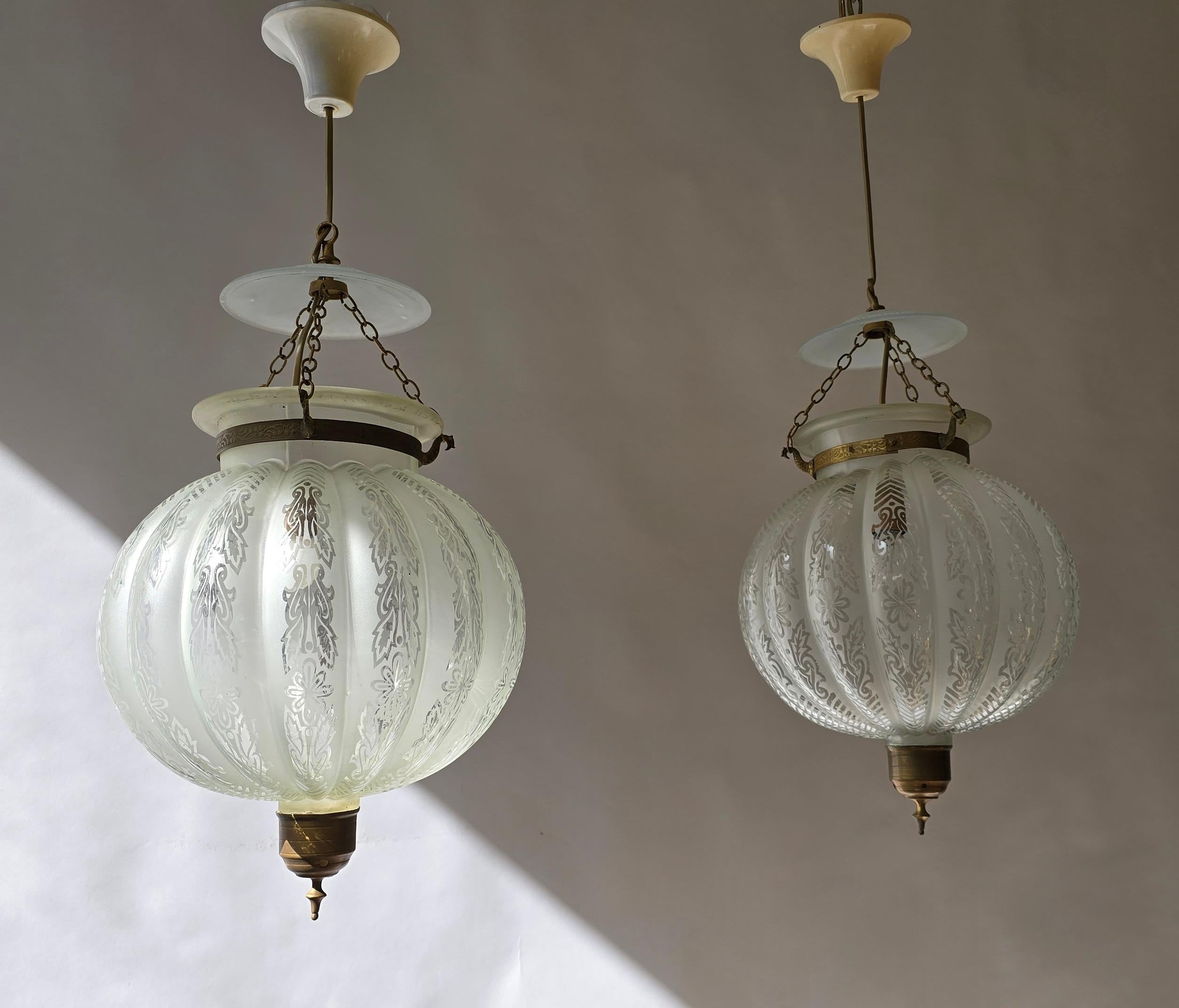 Paire de rares lanternes vénitiennes de Murano en forme de cloche avec verre gravé en vente 2