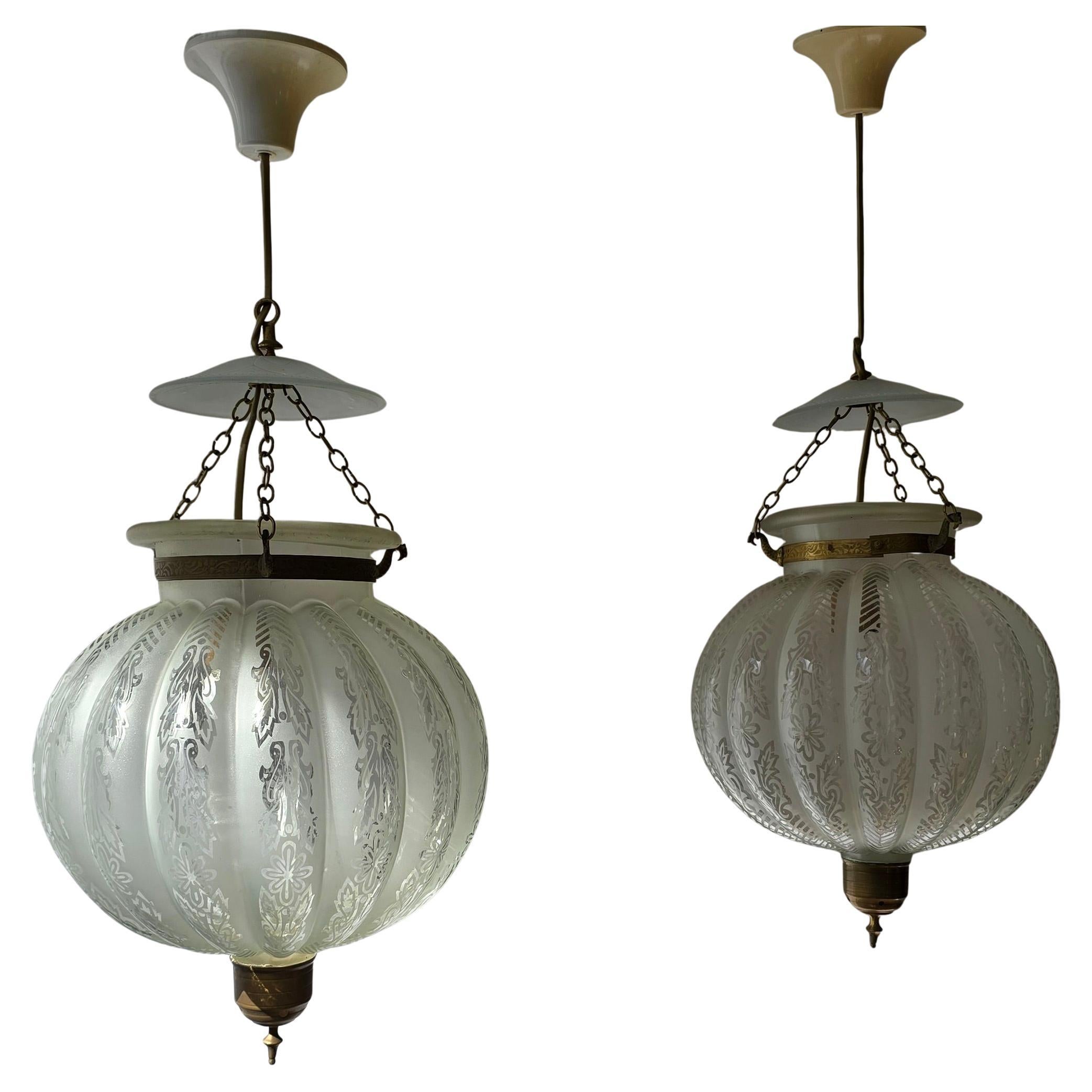 Paire de rares lanternes vénitiennes de Murano en forme de cloche avec verre gravé en vente