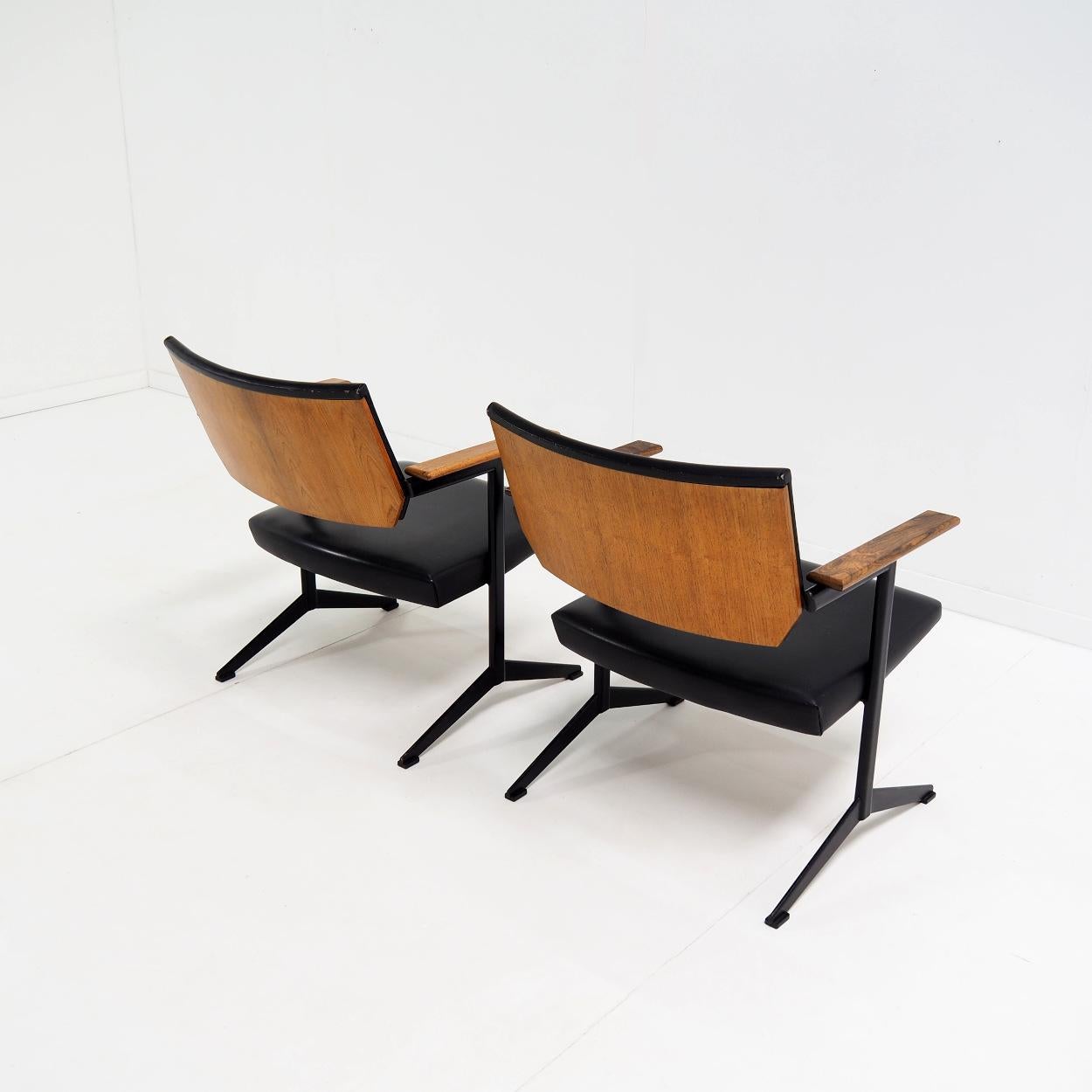 Faux Leather Rare Set of ‘Ariadne’ Fauteuils by Dutch Designer Friso Kramer for Auping For Sale
