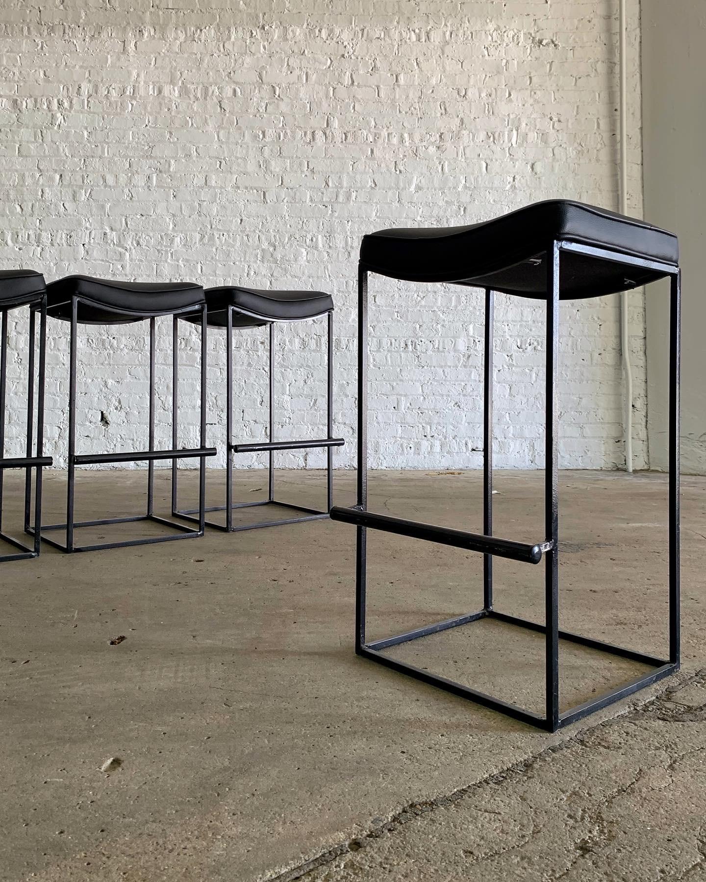 Rare and strikingly modern set of bar stools designed by Arthur Umanoff for Shaver Howard, c.1975

Mid-century modern icon and master of iron, American designer Arthur Umanoff brings a more sleek and modern idea to the table with these bar stools.