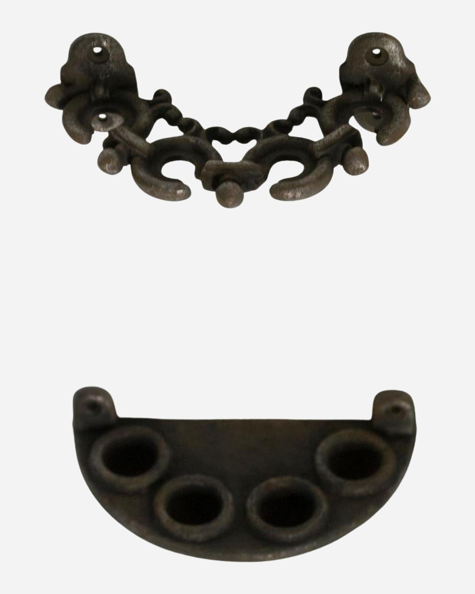 Late 19th Century Rare set of cast iron stable accessories for four horses, France, circa 1870 For Sale