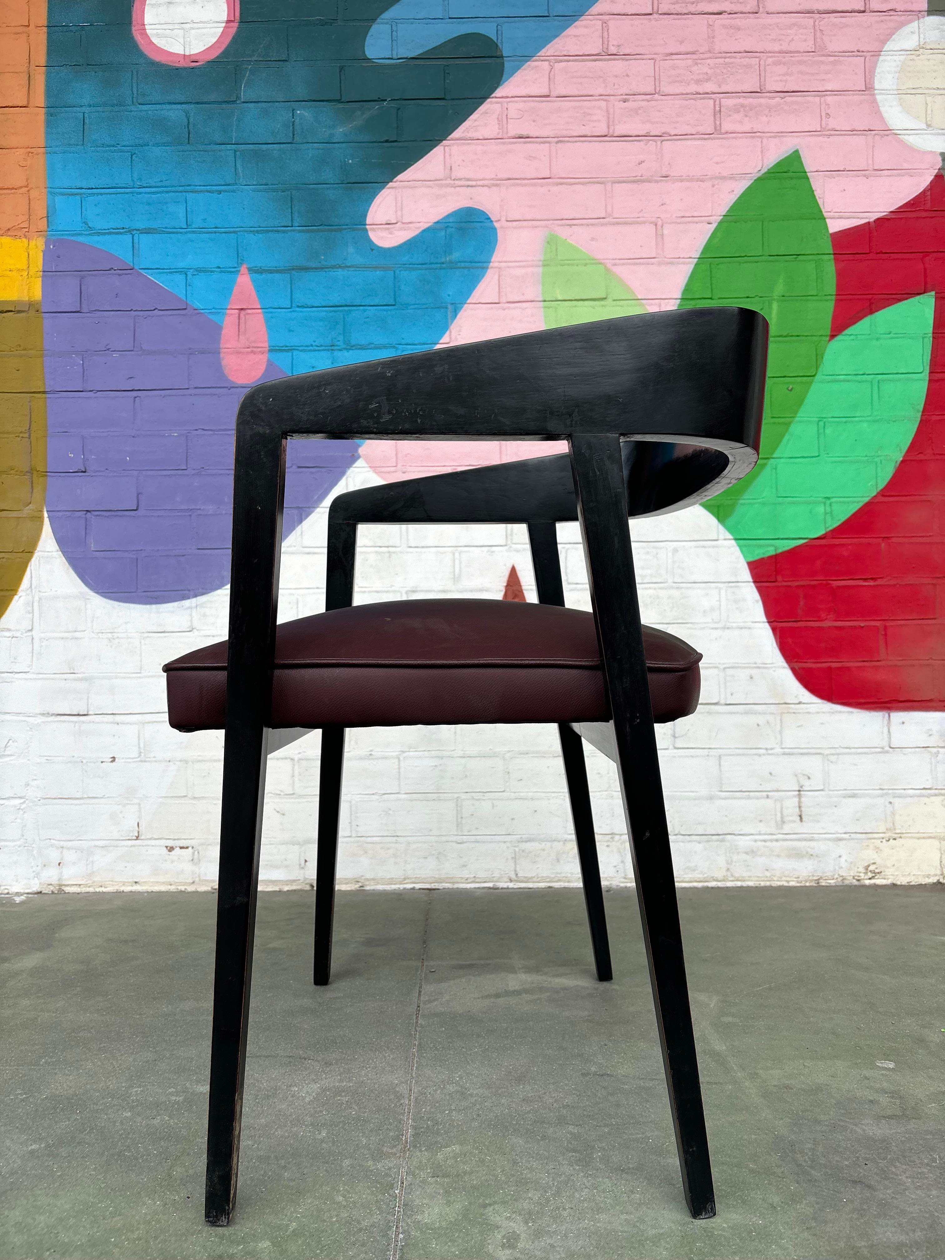 Raro conjunto de sillas de Joaquim Tenreiro en venta 11