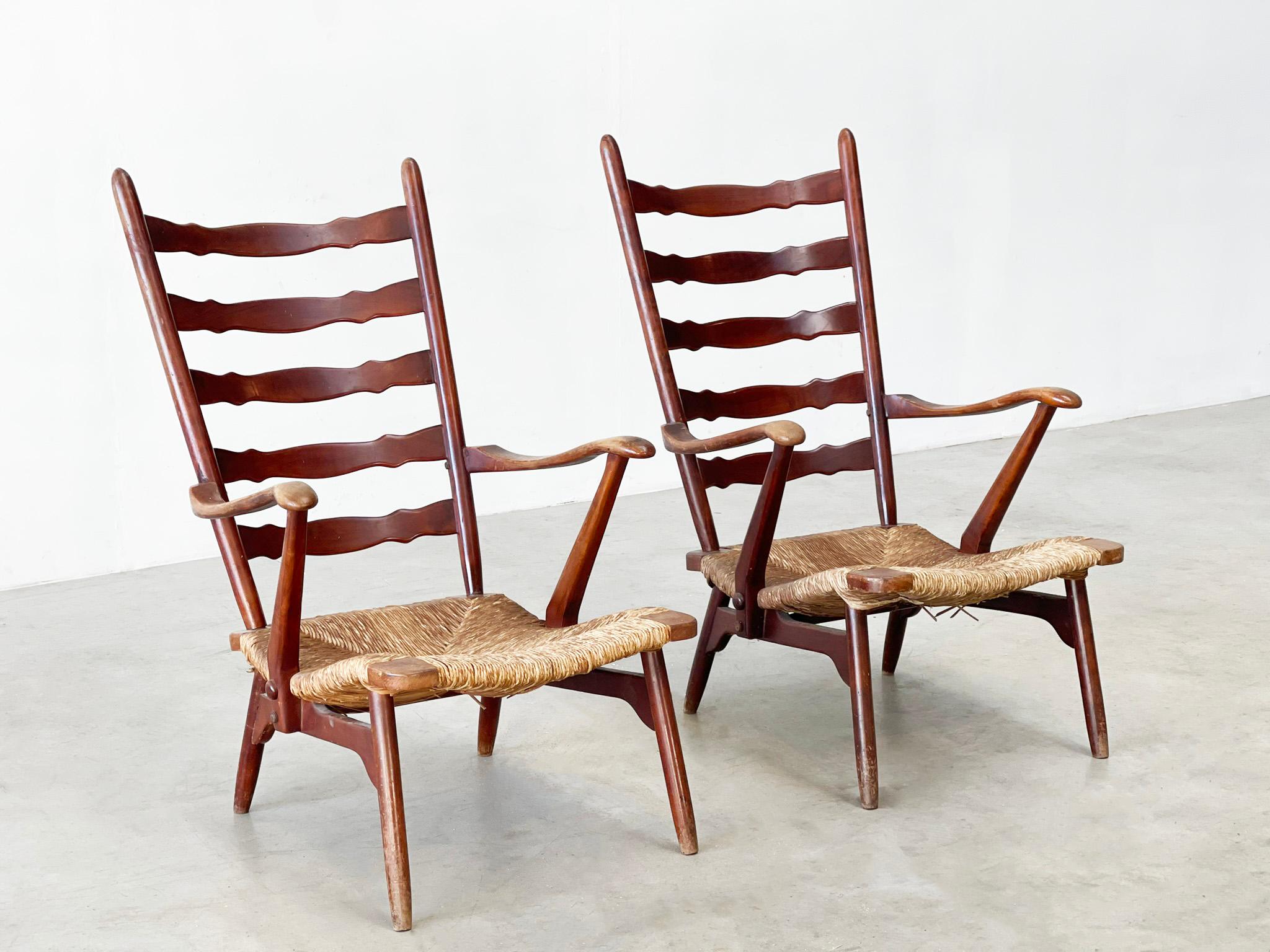 Seltener Satz von Dester Gelderland Sesseln
Seltener Satz rustikaler Loungesessel. Diese Stühle wurden in den 1950er Jahren von De Ster Gelderland entworfen und herausgebracht. Dies ist eine seltene Version der Stühle und man sieht sie nicht sehr
