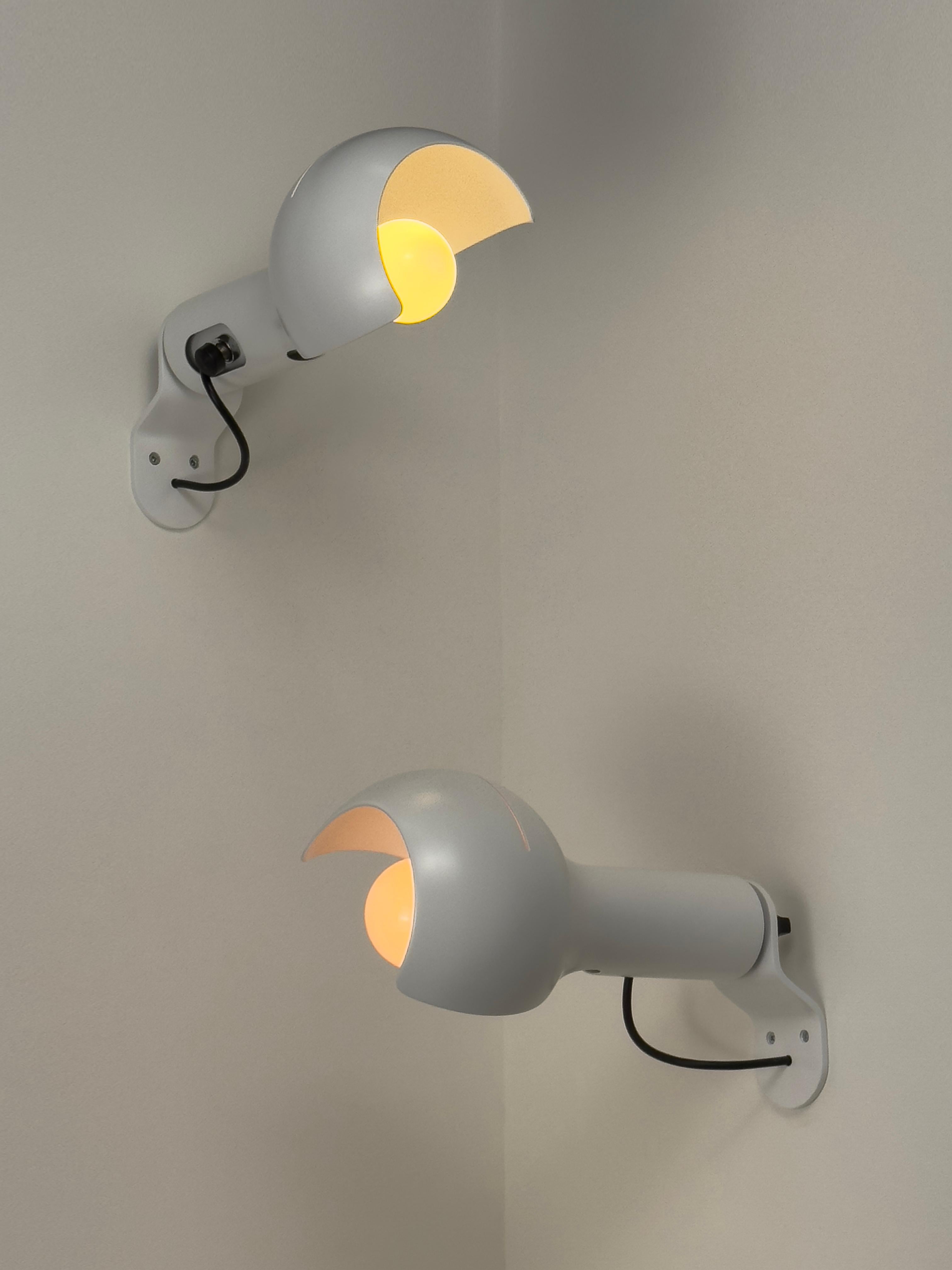 Alluminio Raro set di lampade da parete o soffitto Flash di Joe Colombo per Oluce, Italia 1960 in vendita
