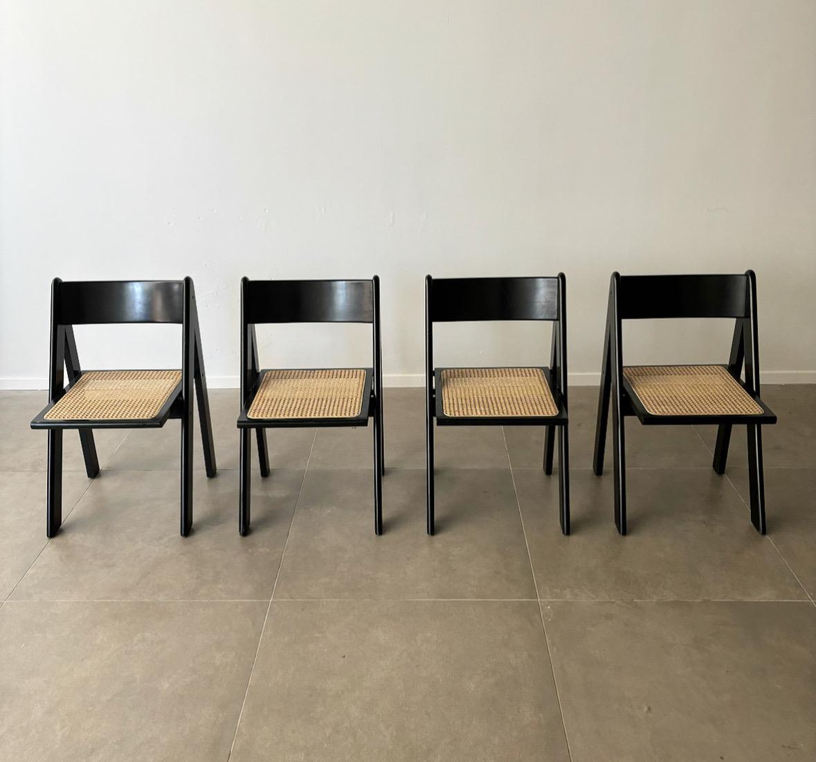 Rare ensemble de quatre pièces en bois laqué noir et rotin, Italie années 1960 Excellent état - En vente à Tel Aviv-Yafo, Tel Aviv District