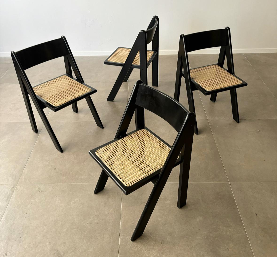 20ième siècle Rare ensemble de quatre pièces en bois laqué noir et rotin, Italie années 1960 en vente