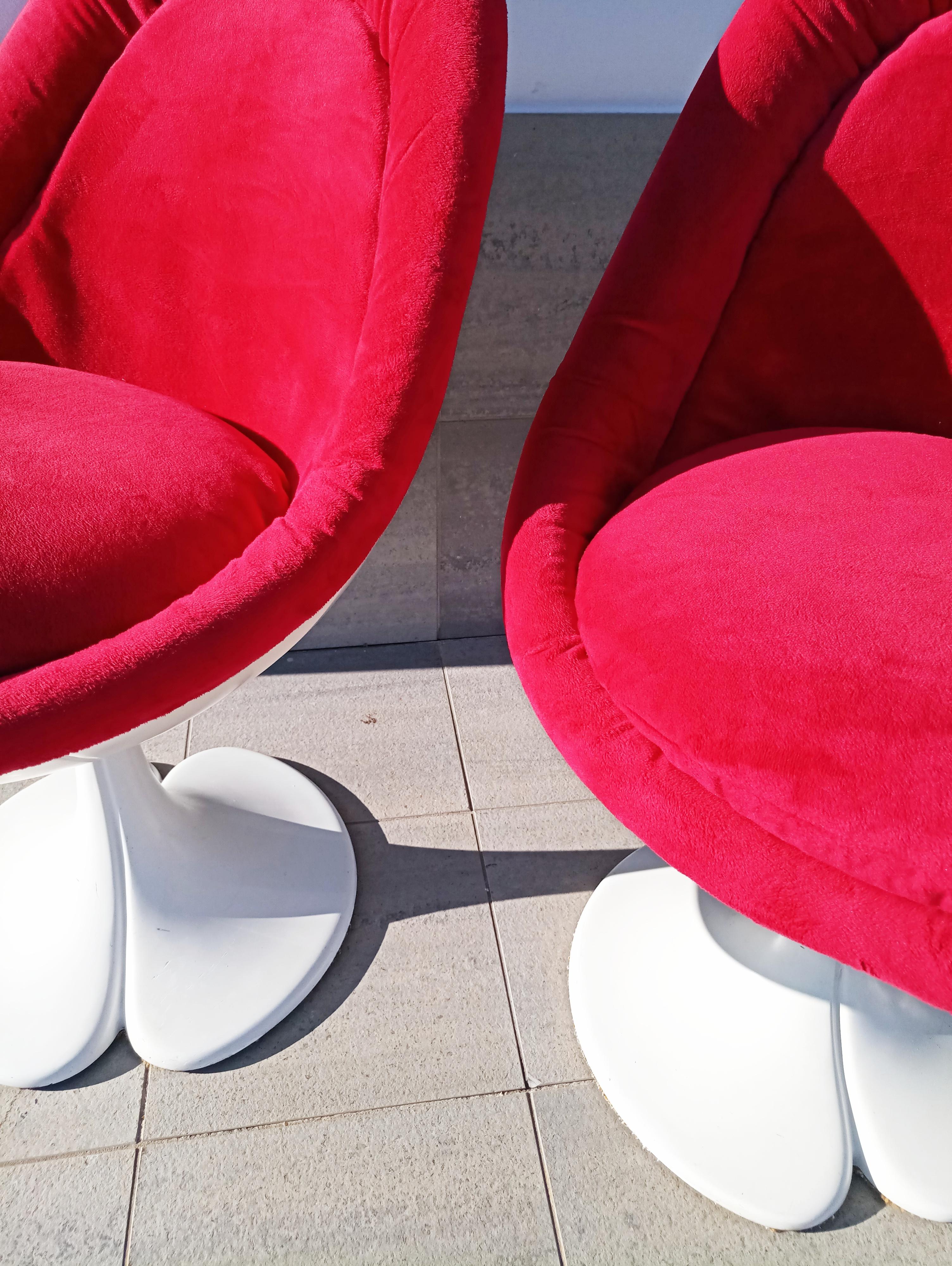 Rare ensemble de quatre chaises pivotantes 