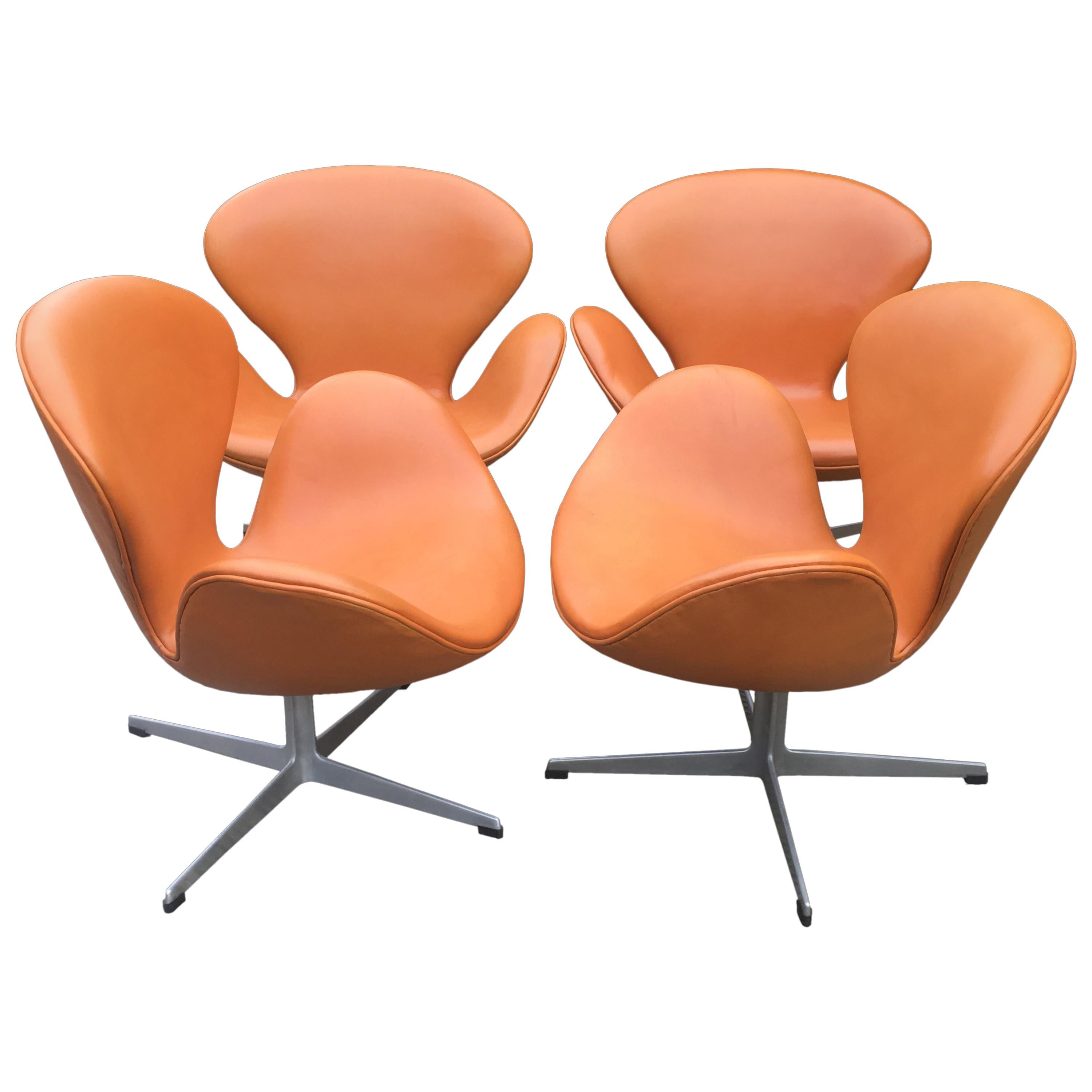 Rare Pair of Cognac Leather Swan Chairs by Arne Jacobsen for Fritz Hansen