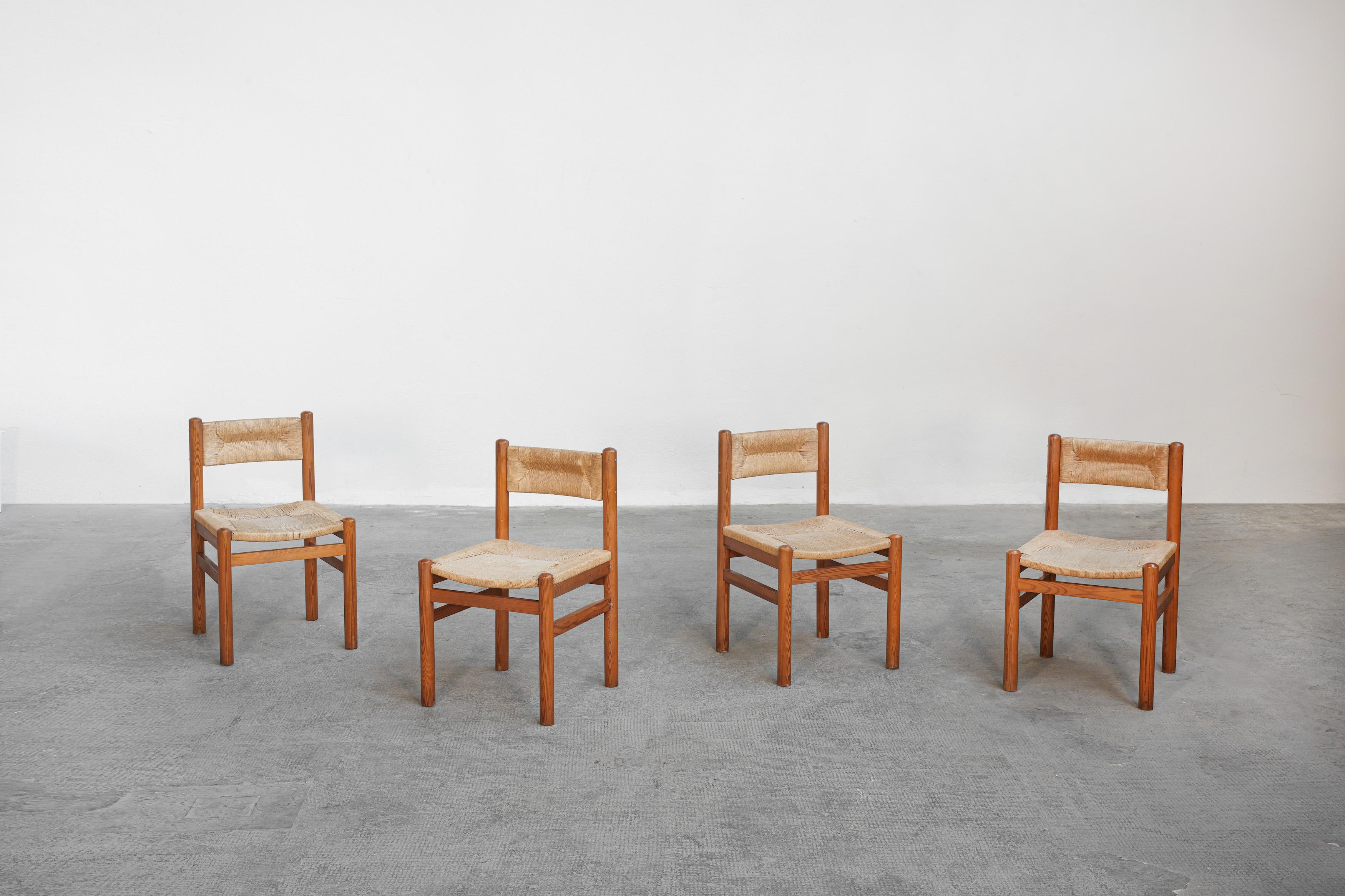 Rare Set of Four Danish Pine Chairs in the Style of Charlotte Perriand, 1960ies For Sale 4