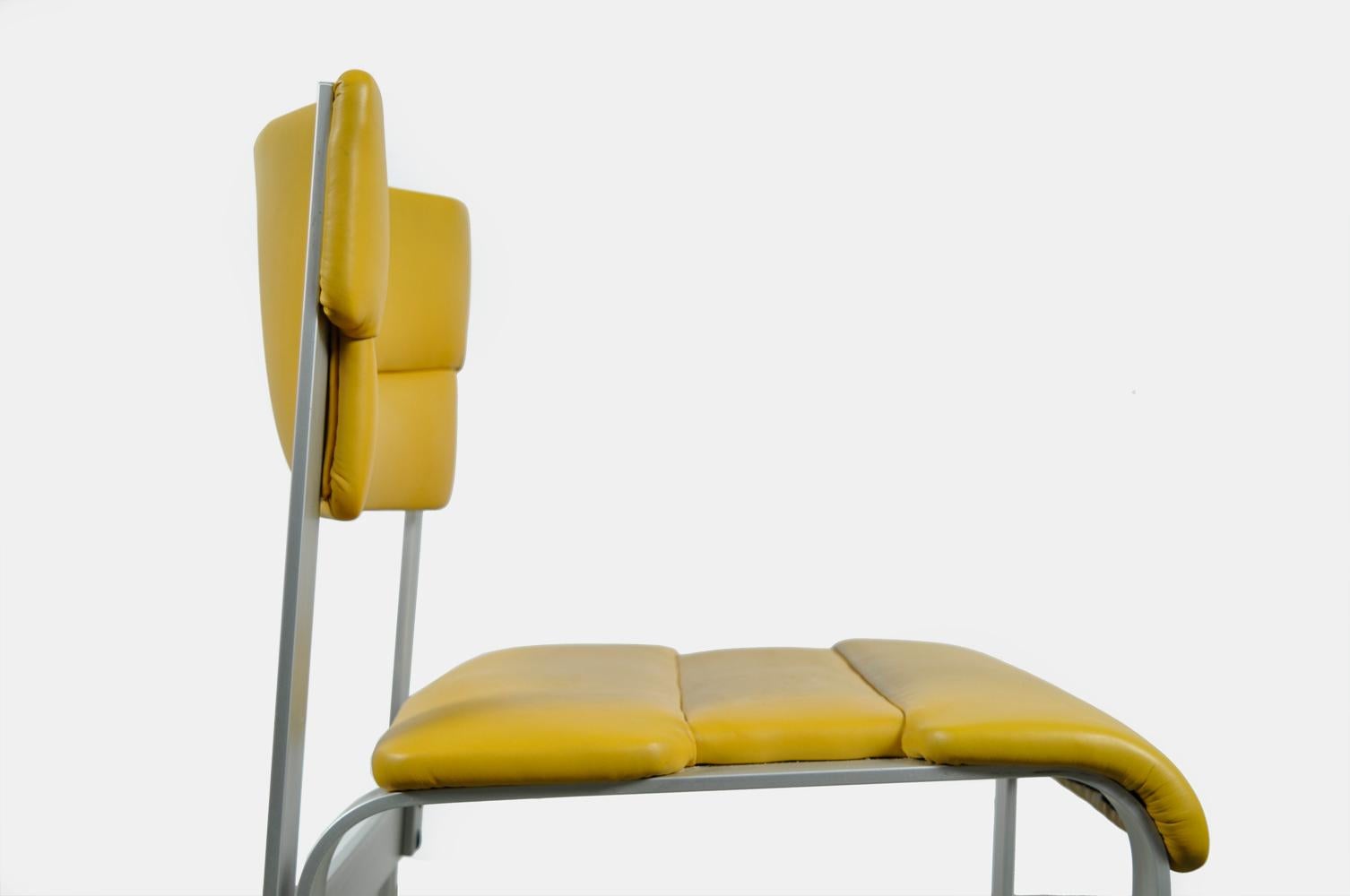 Milieu du XXe siècle Rare ensemble de quatre chaises de salle à manger par Ilmar Lappalainen et produit par Asko, années 60 en vente