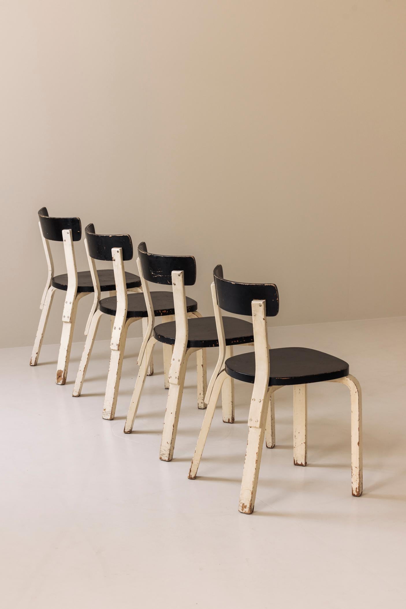 Rare ensemble de quatre chaises Model 69 de Alvar Aalto+Aalto, Finlande 1935. en vente 4