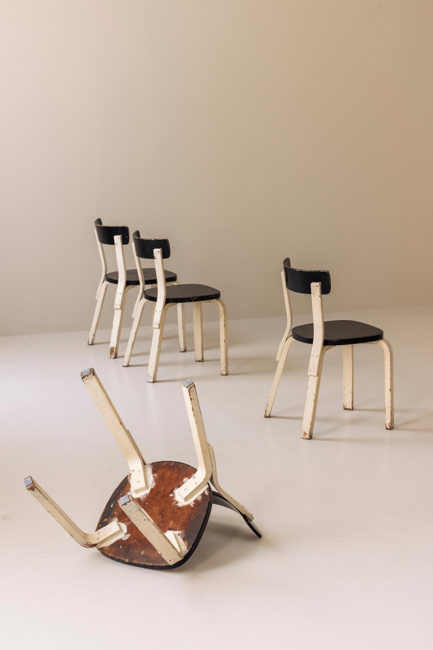 Rare ensemble de quatre chaises Model 69 de Alvar Aalto+Aalto, Finlande 1935. en vente 6
