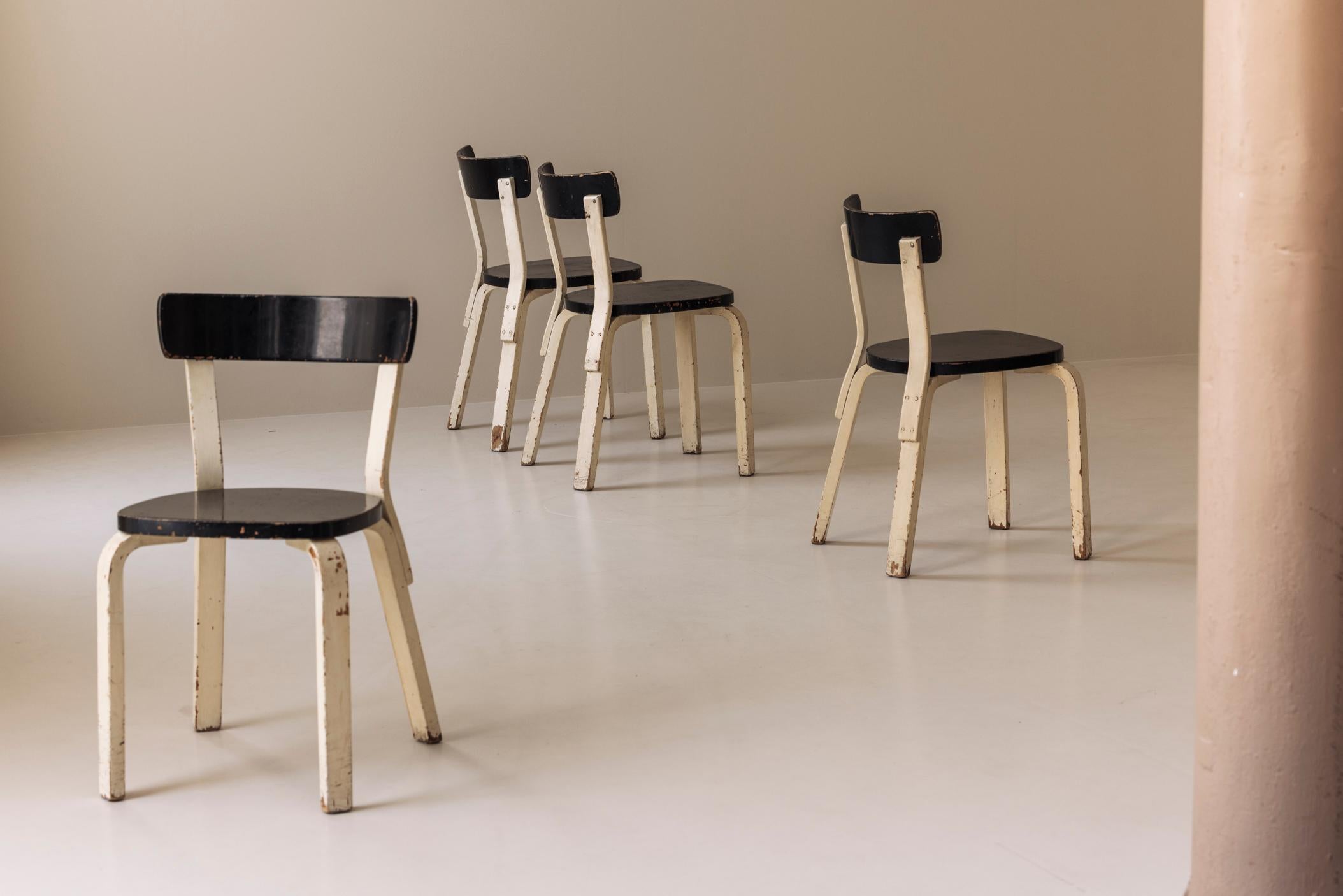 Rare ensemble de quatre chaises Model 69 de Alvar Aalto+Aalto, Finlande 1935. en vente 7