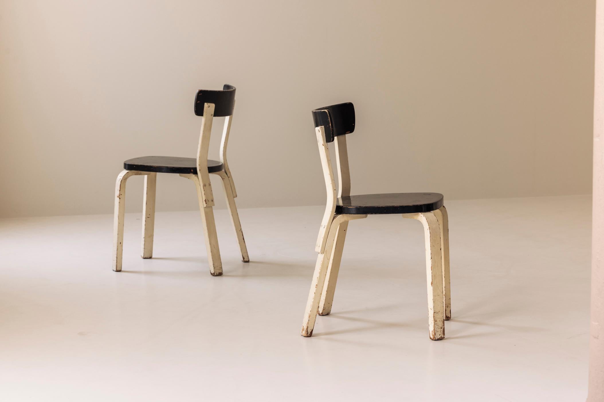 Bouleau Rare ensemble de quatre chaises Model 69 de Alvar Aalto+Aalto, Finlande 1935. en vente