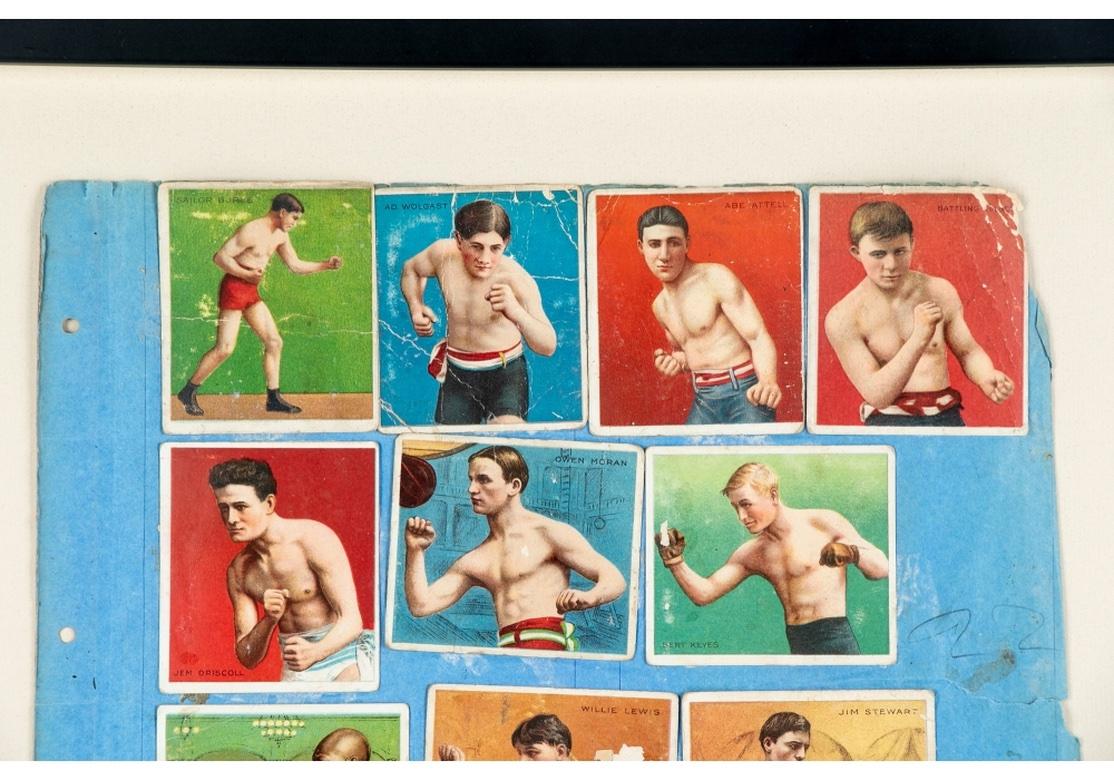 Papier Rare ensemble de quatre cartes de boxe et de sport anciennes encadrées en vente