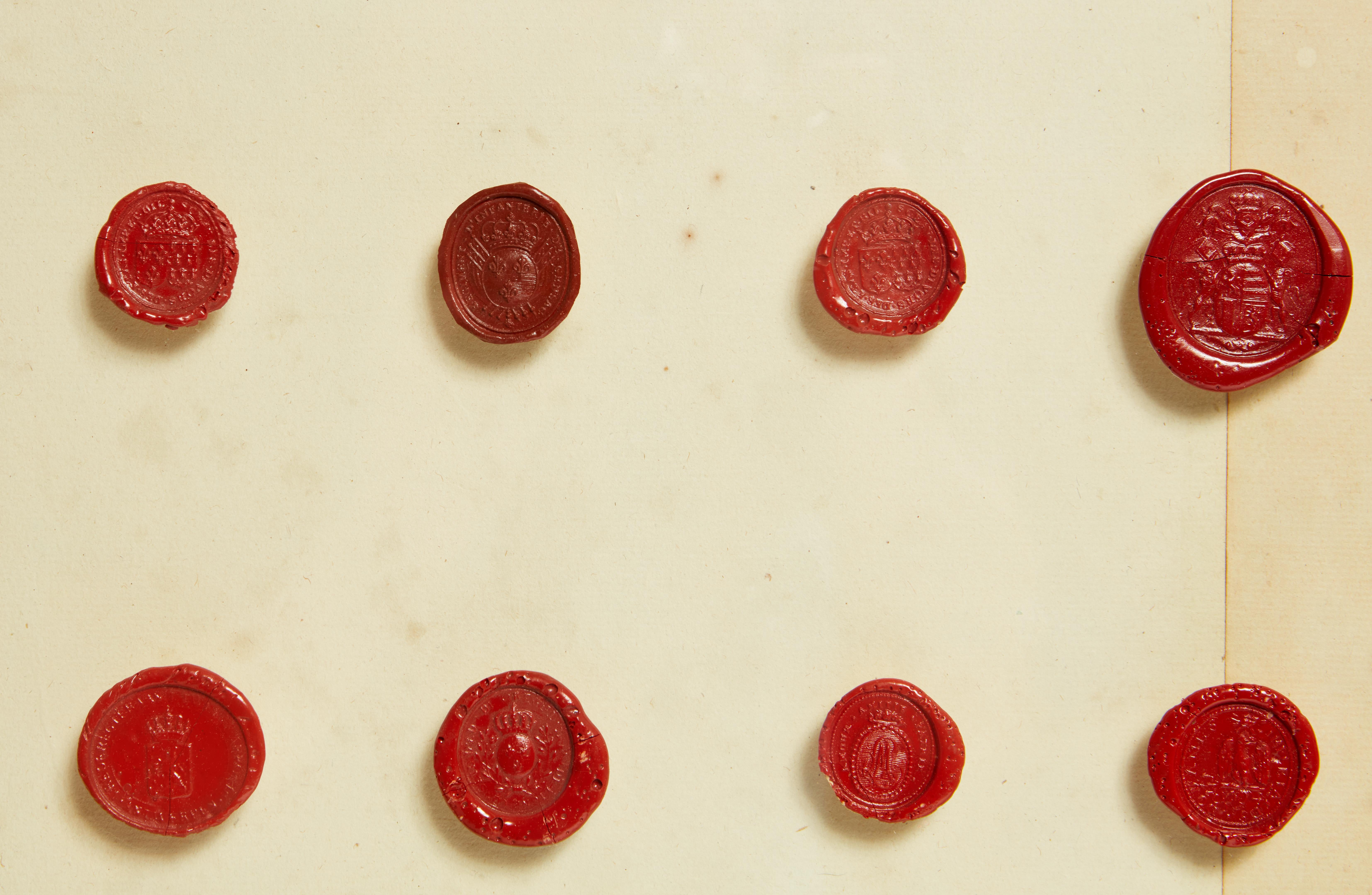 Raro set di quattro collezioni di sigilli di cera incorniciate in vendita 6