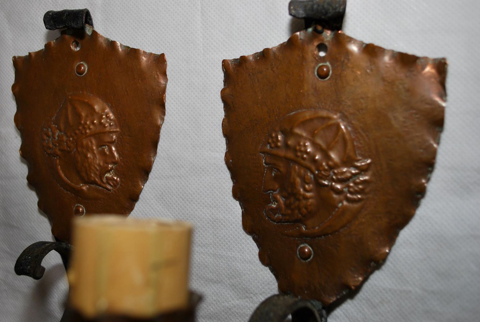 Français Rare ensemble de quatre appliques françaises des années 1920 en fer forgé et cuivre en vente