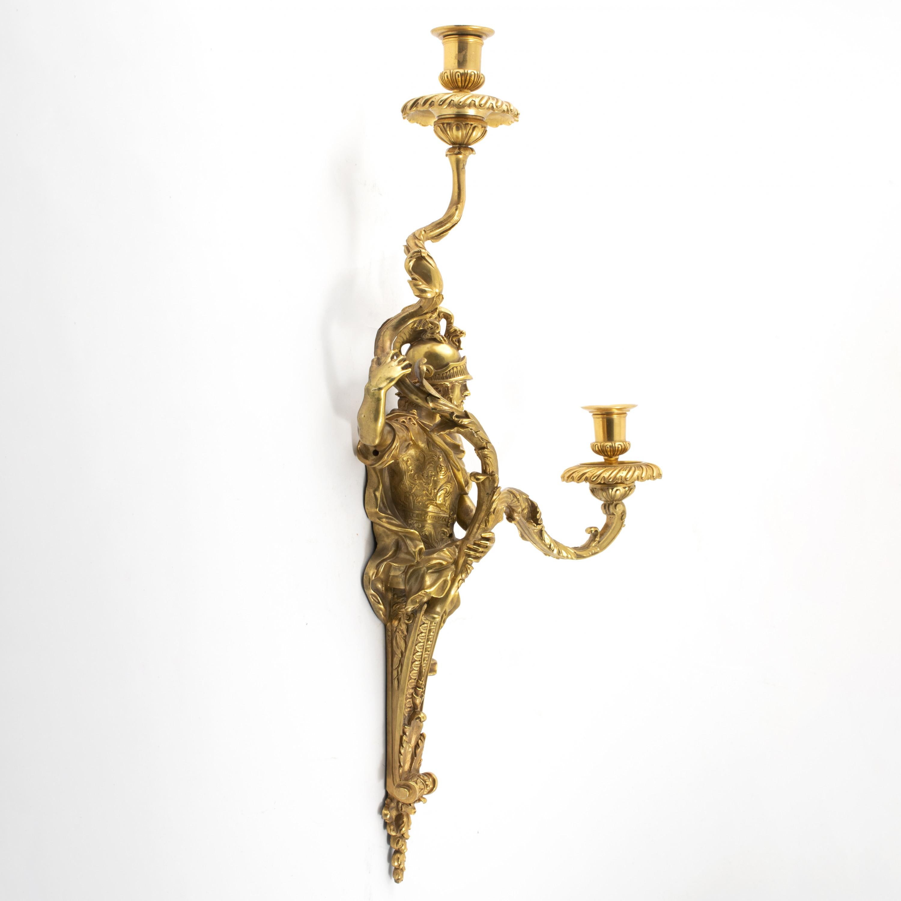 Doré Rare ensemble de quatre appliques anciennes françaises de style Louis XVI en bronze doré, Henri Vian