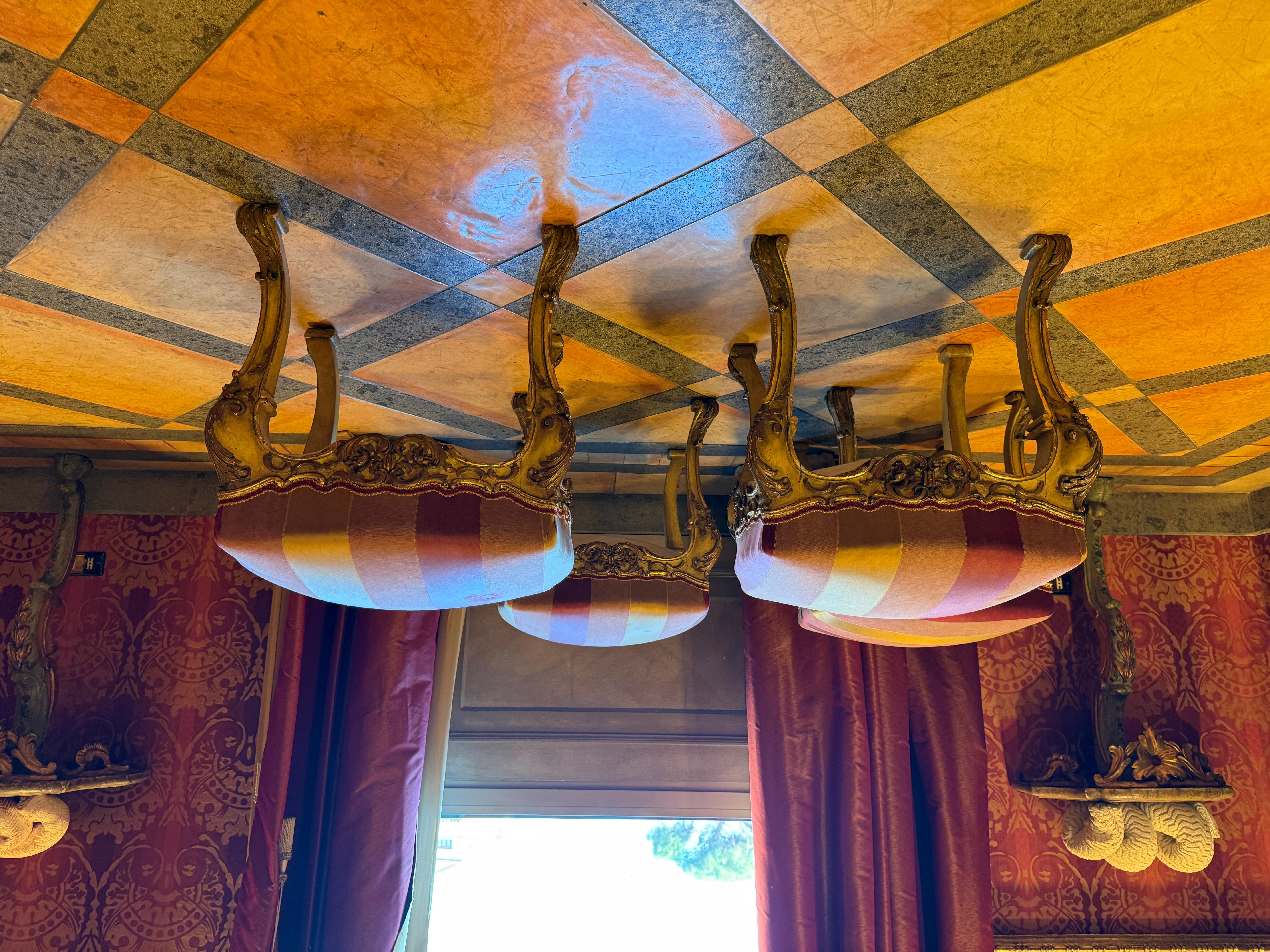 Rare ensemble de quatre bois dorés et peints  Tabourets, Italie, XIXe siècle en vente 2
