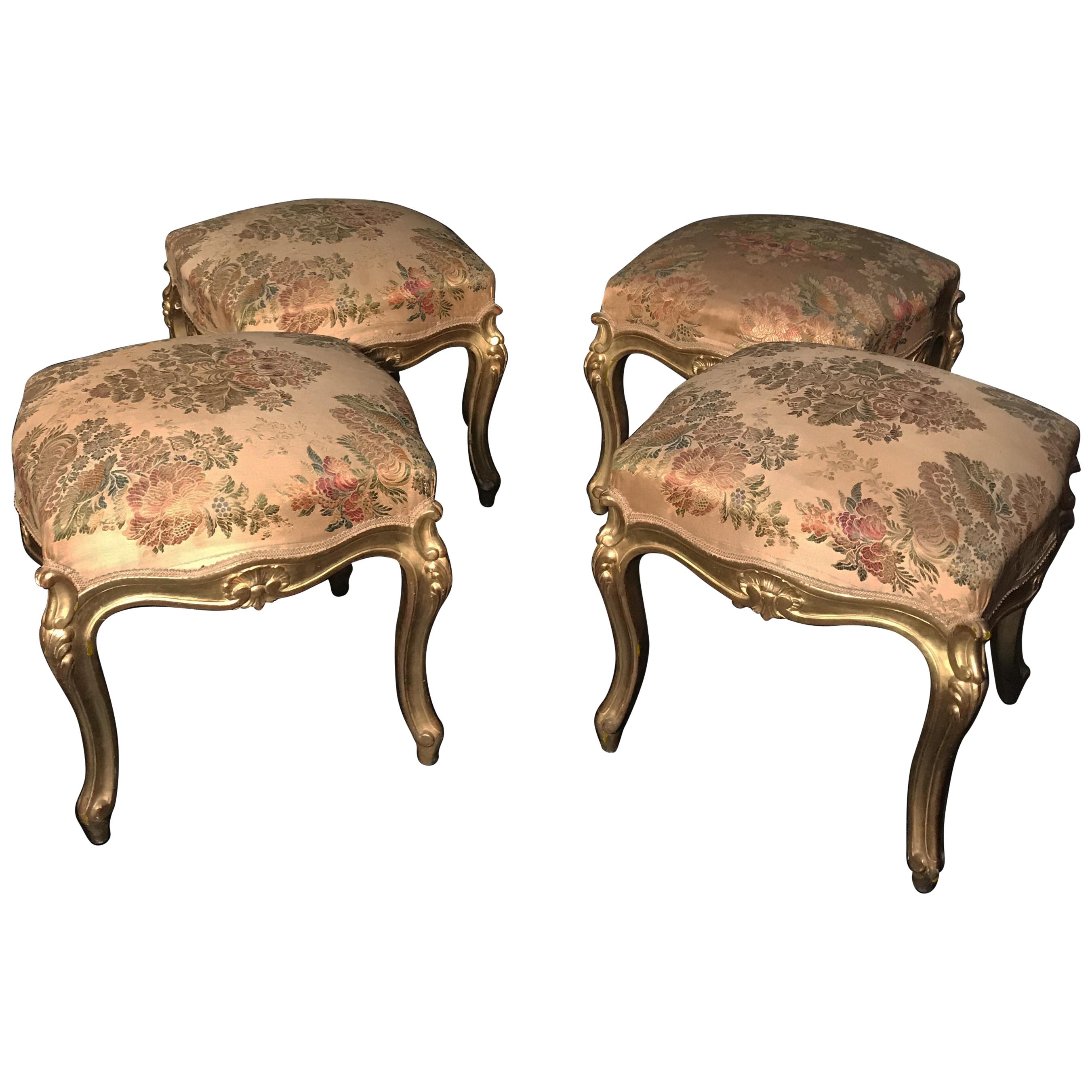 XIXe siècle Rare ensemble de quatre tabourets en bois doré, Italie, 19ème siècle en vente