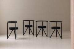 Raro conjunto de cuatro sillas Miss Dorn de Philippe Starck para Disform en 1982.