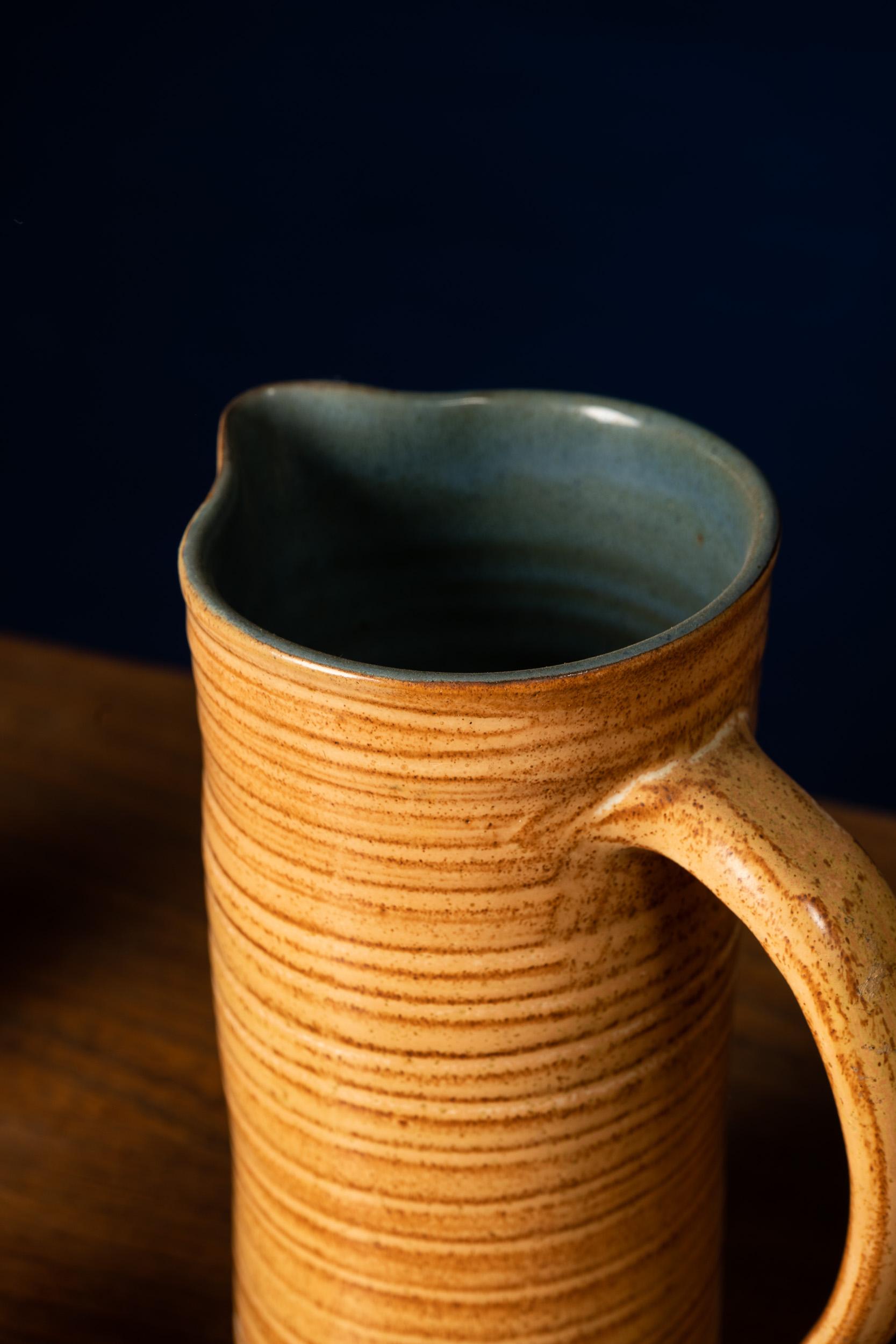 Poteries Rare ensemble de tasses en céramique faites à la main avec des spirales Brown en vente