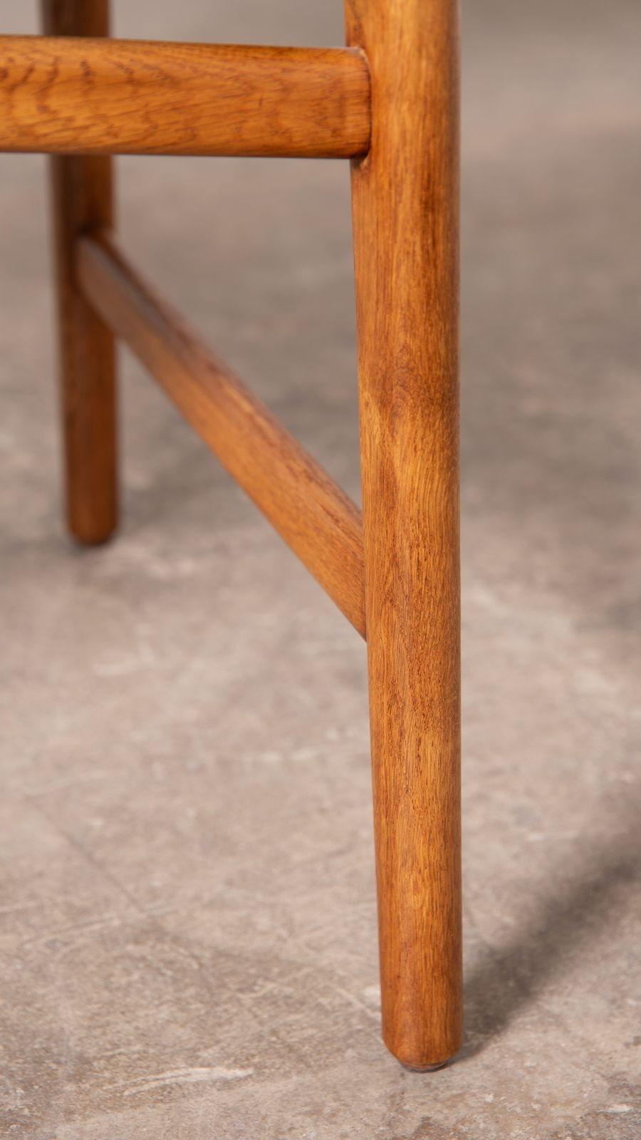 Metà XX secolo Raro set di poltrone Hans J. Wegner da Magasin du Nord. in vendita