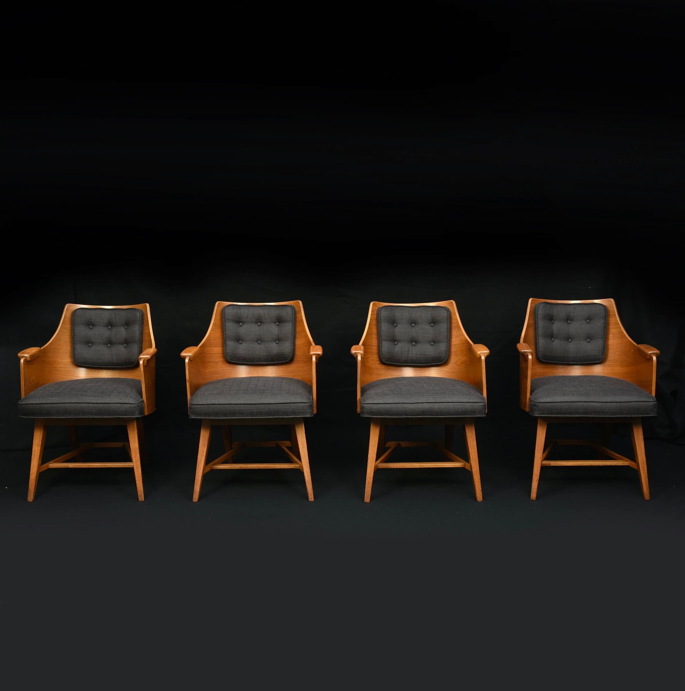 Seltener Satz Loungesessel in Nussbaum von Edward Wormley für Dunbar 1950er Jahre (amerikanisch) im Angebot