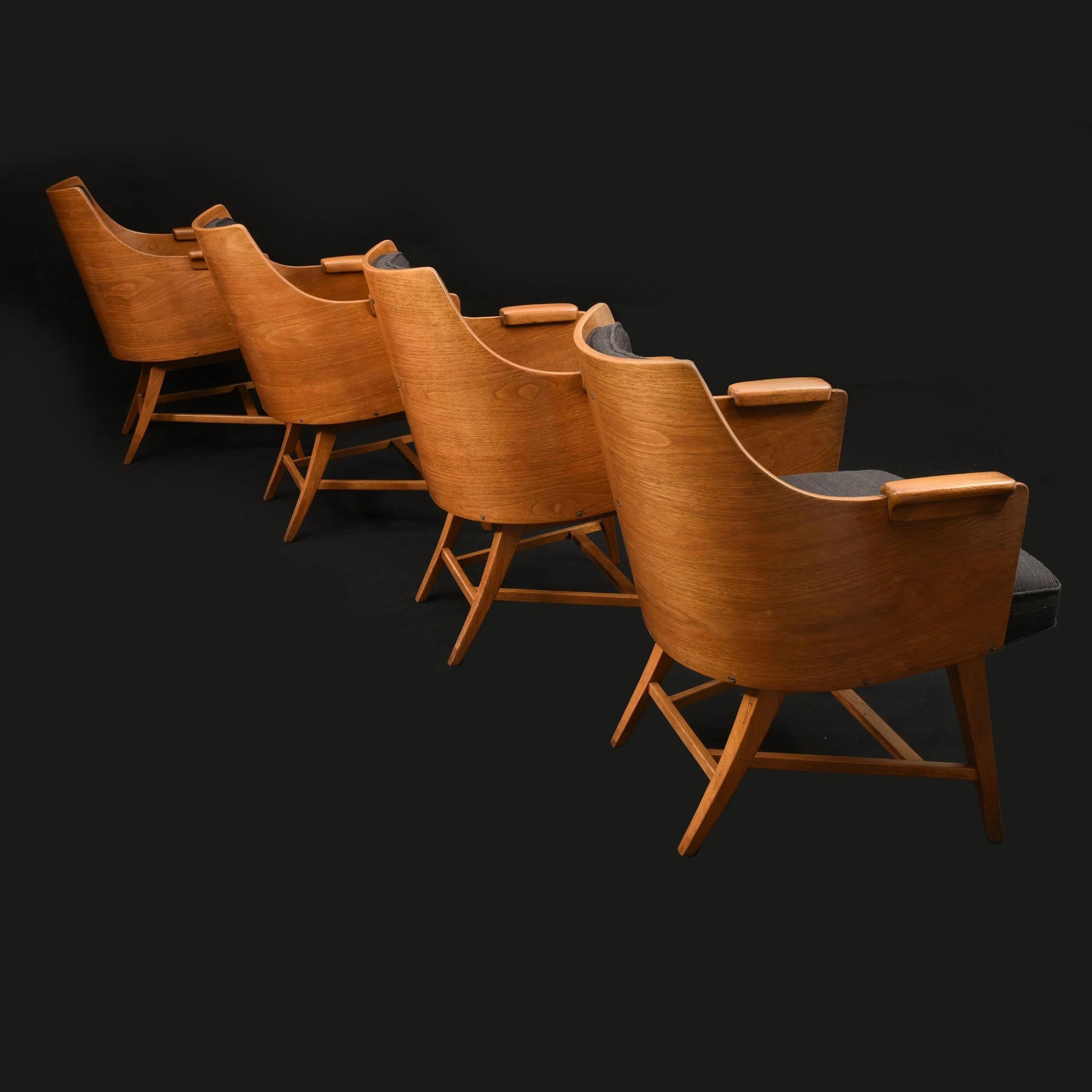 Seltener Satz Loungesessel in Nussbaum von Edward Wormley für Dunbar 1950er Jahre im Zustand „Gut“ im Angebot in Troy, MI