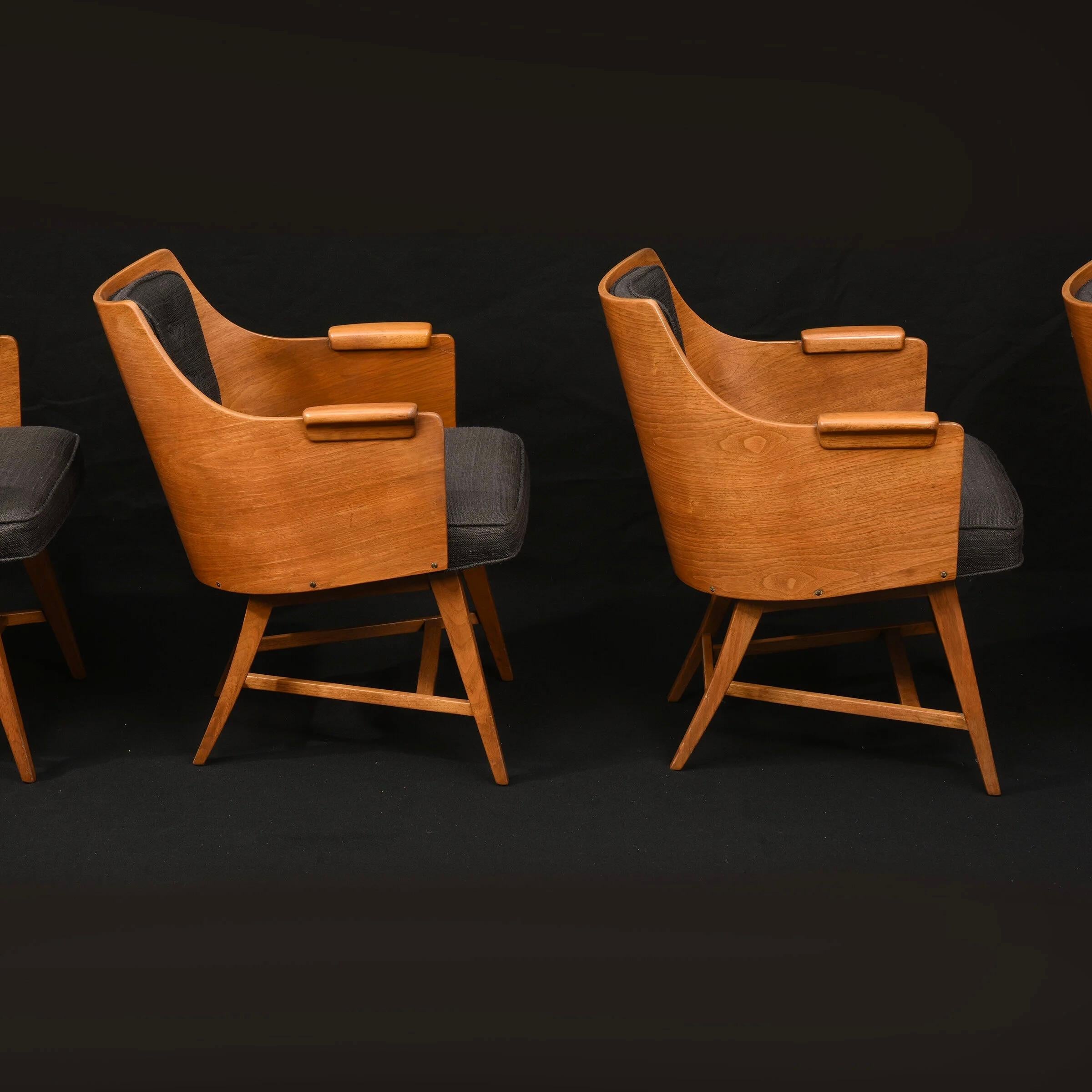 Seltener Satz Loungesessel in Nussbaum von Edward Wormley für Dunbar 1950er Jahre (Stoff) im Angebot
