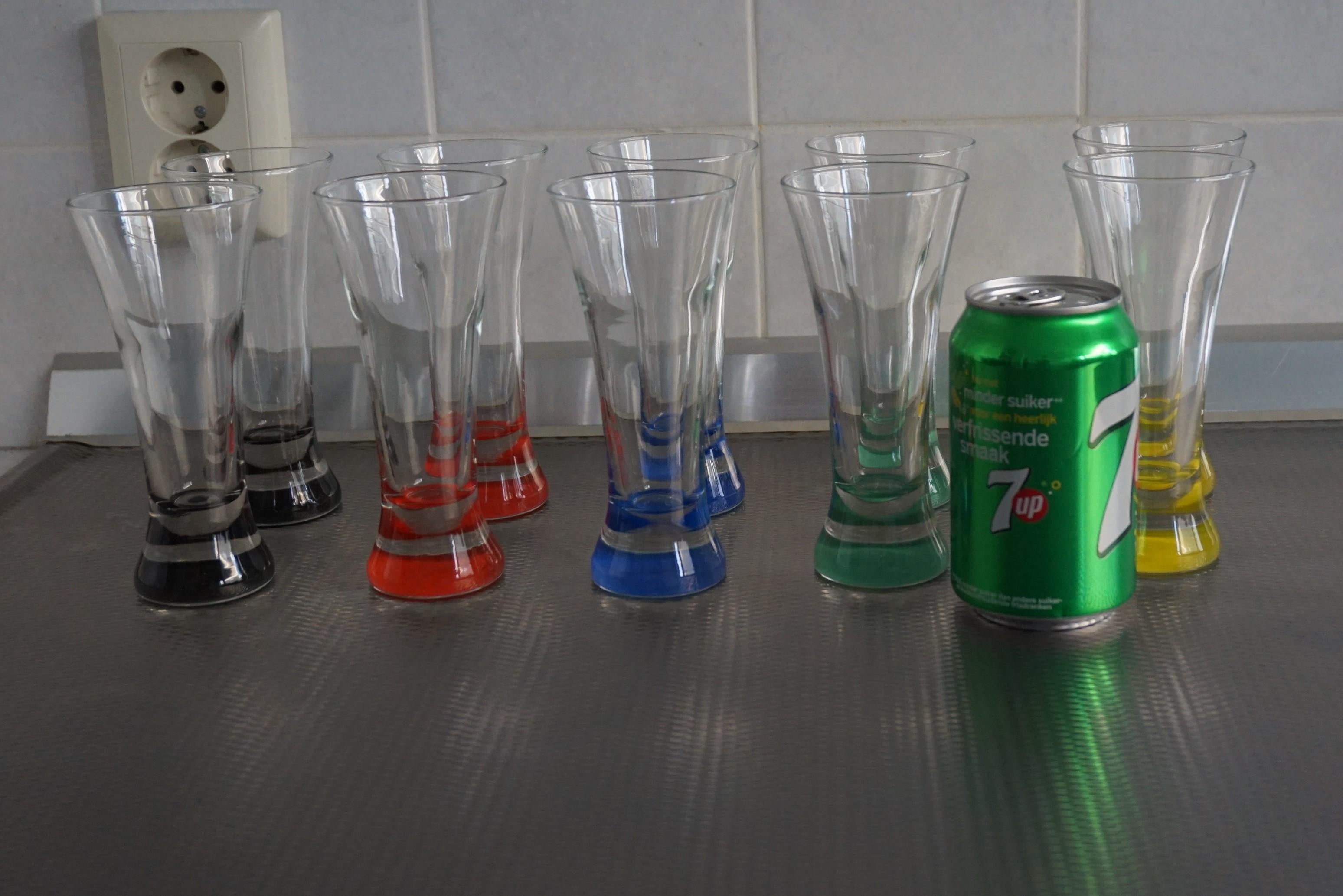 Rare colorful and Stylish Set of Midcentury Modern French Drinking Glasses  For Sale 5