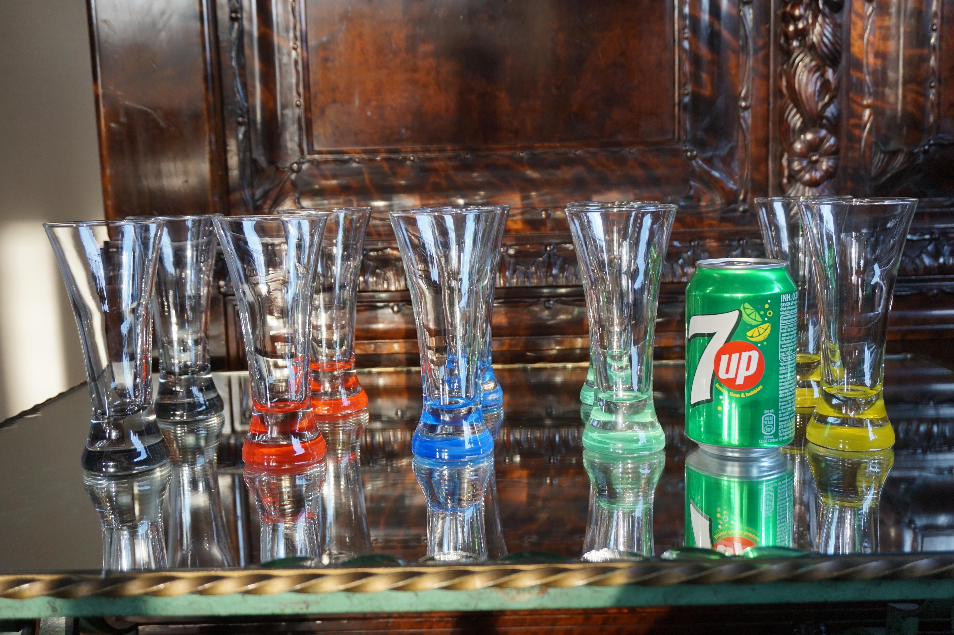 Français Rare et élégant ensemble de verres à boire français de style mi-siècle moderne  en vente