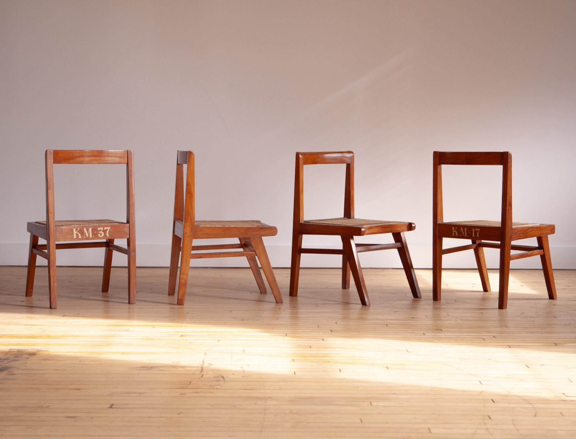 Rare ensemble de chaises Pierre Jeanneret, modèle PJ-SI-15-A en vente 3
