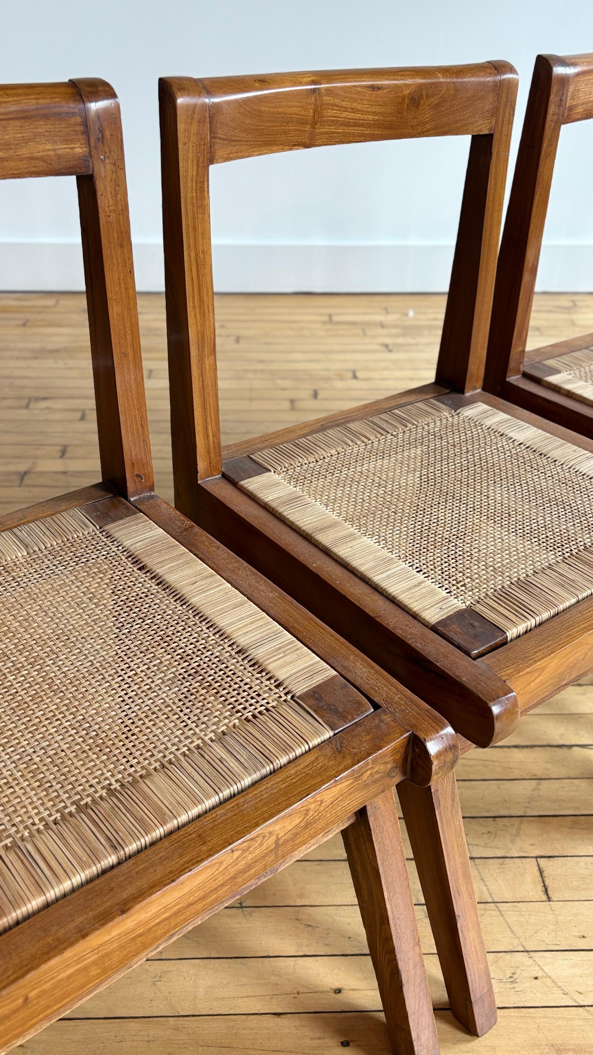 Seltener Satz von Pierre Jeanneret-Stühlen, Modell PJ-SI-15-A im Angebot 1