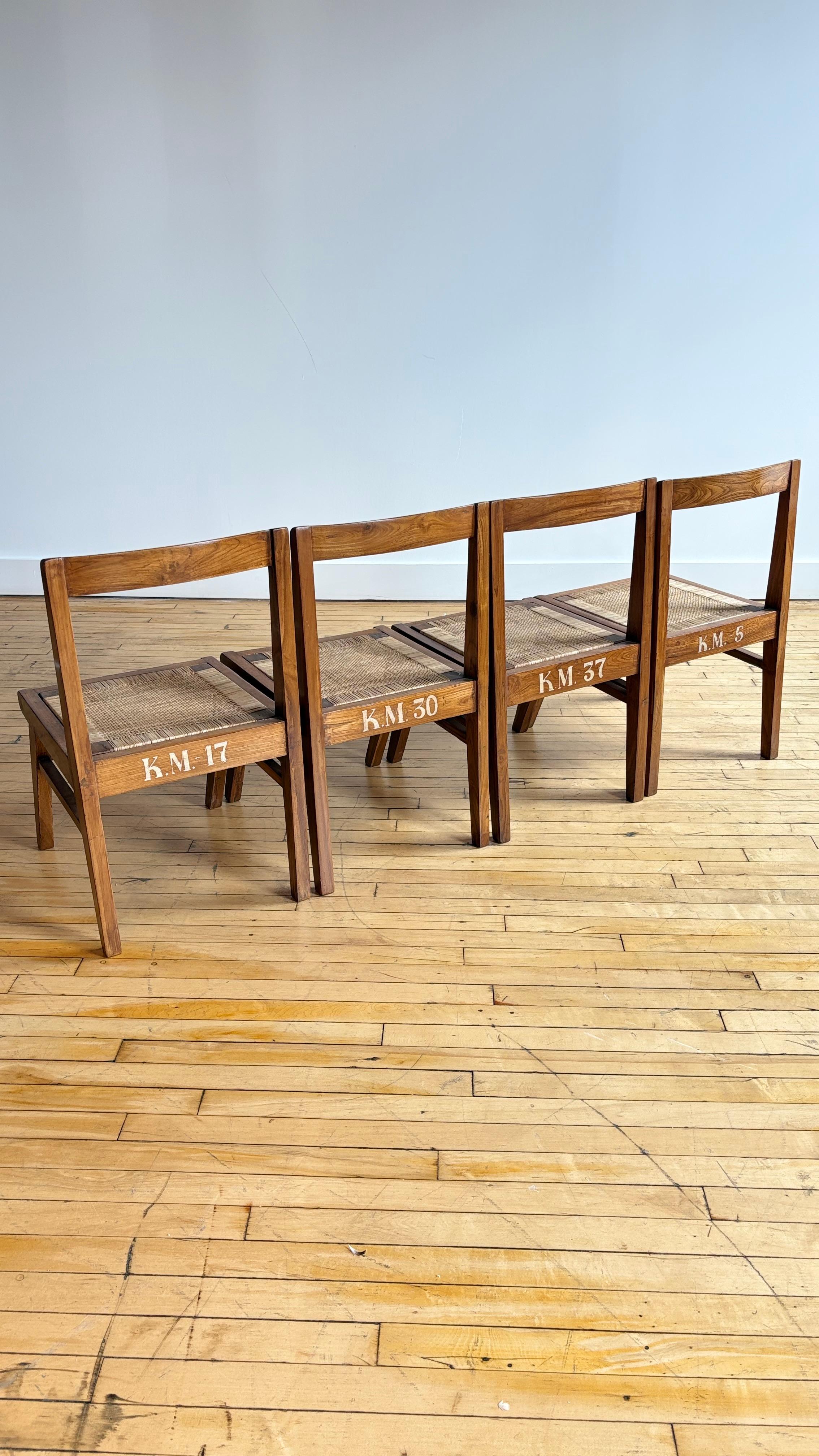 Seltener Satz von Pierre Jeanneret-Stühlen, Modell PJ-SI-15-A im Angebot 3