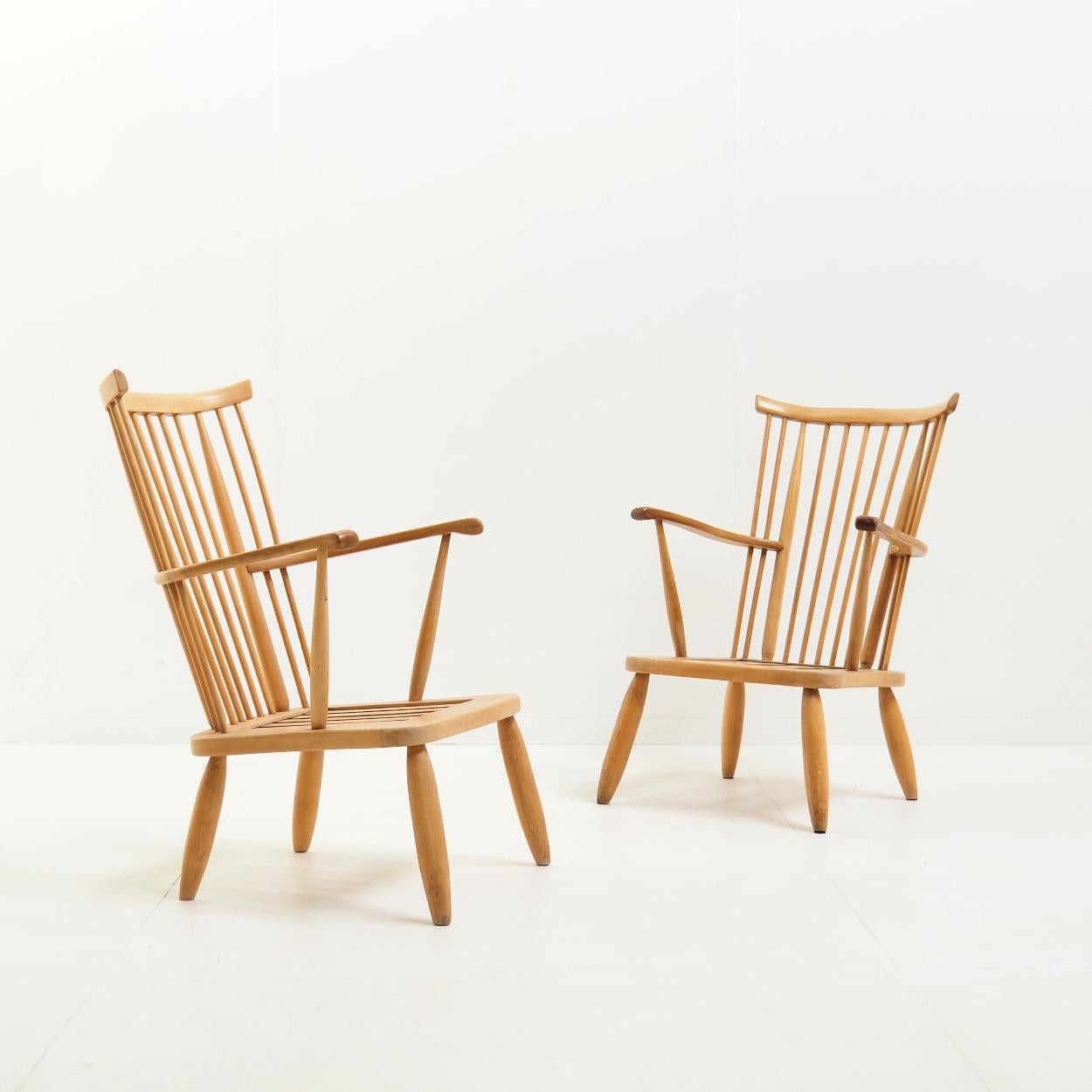 Very rare set of shaker styled wingback chairs. Their robust and simple architecture gives these chairs a brutalist or Japandi look. I’ve never seen a set like this before.

The chairs are made of light coloured beech wood and they are very